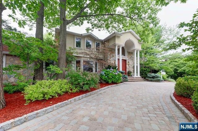 Photo of 38 Roslyn Avenue, Englewood Cliffs, NJ 07632