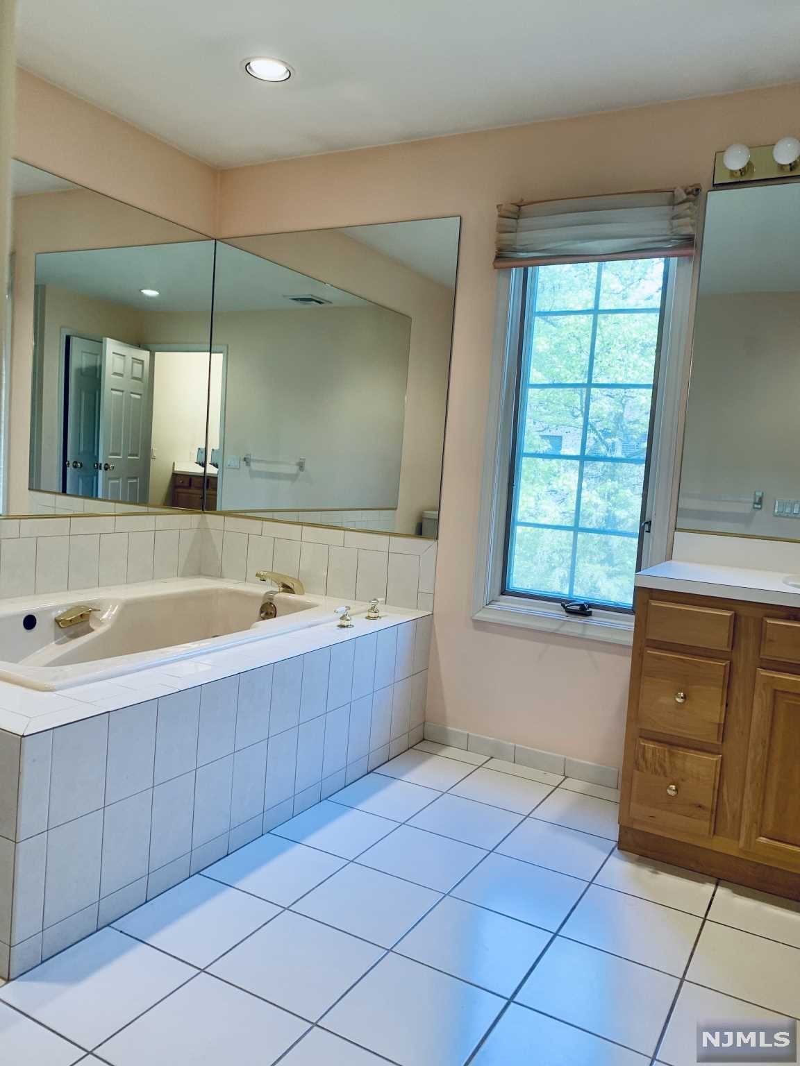 7 Windsor, Saddle River, NJ 07458 Listing Photo  13