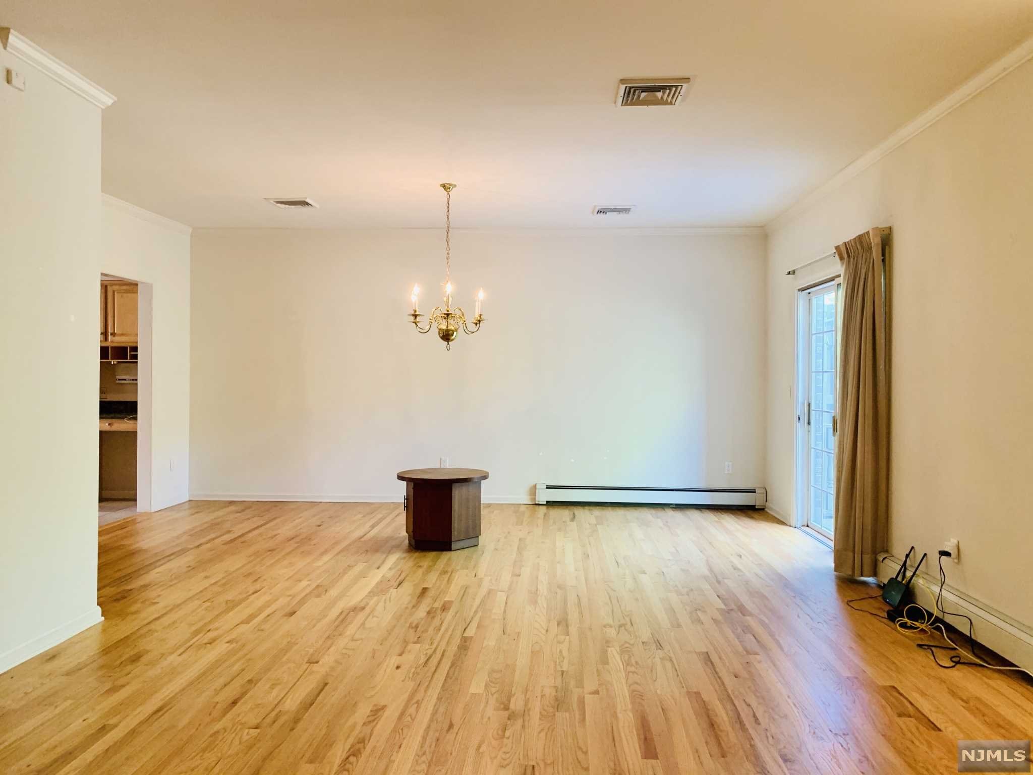 7 Windsor, Saddle River, NJ 07458 Listing Photo  3