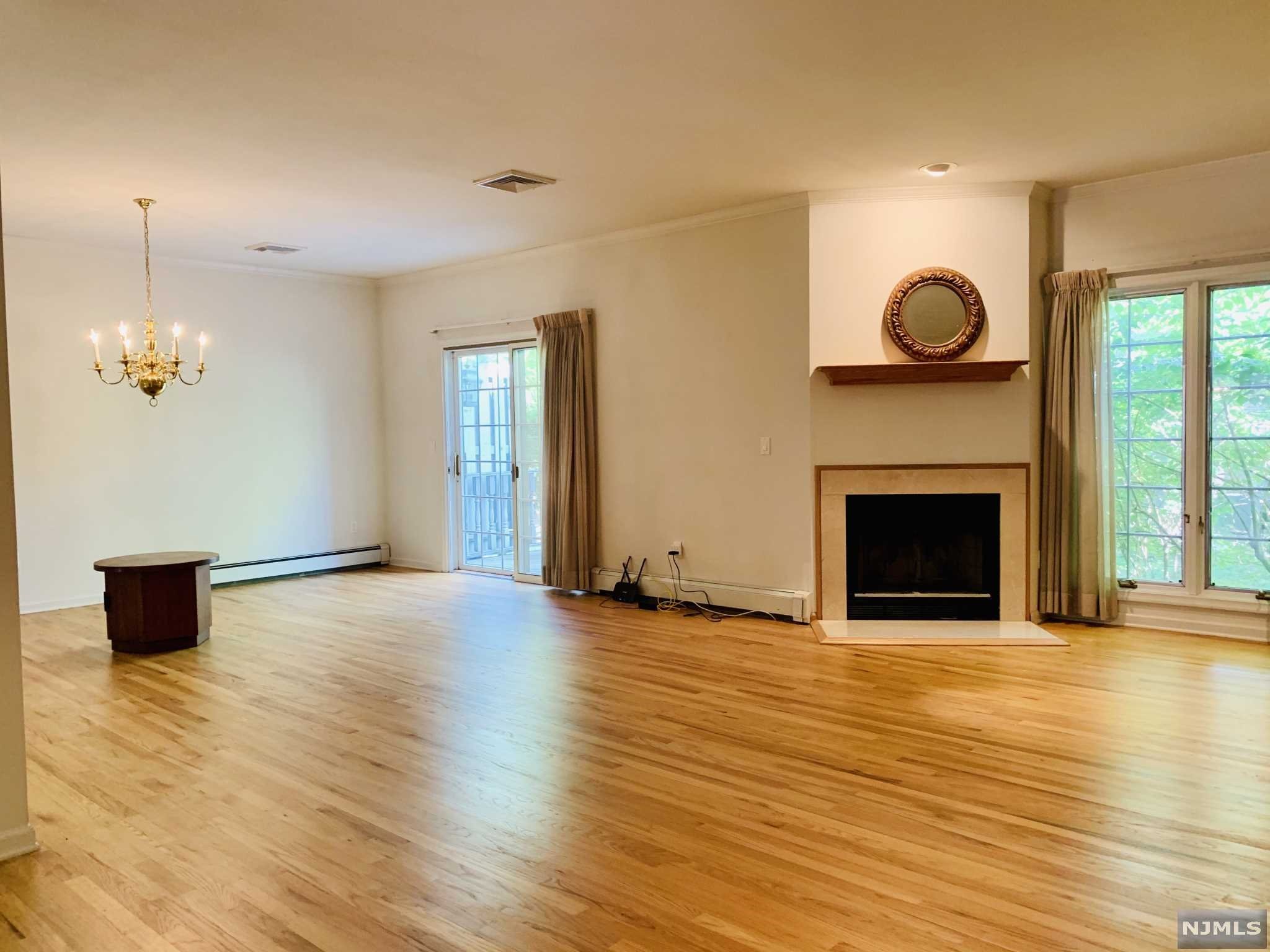 7 Windsor, Saddle River, NJ 07458 Listing Photo  4