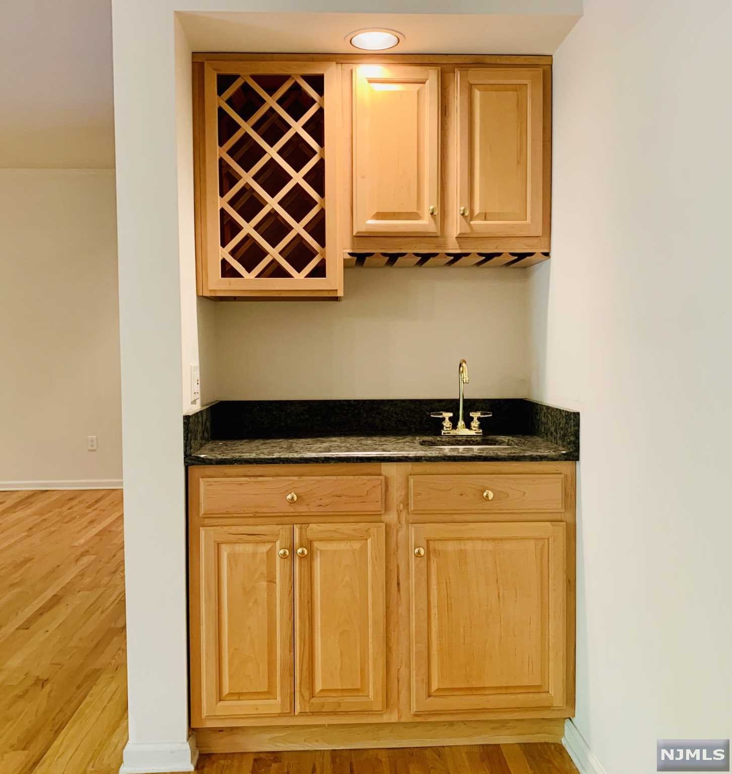 7 Windsor, Saddle River, NJ 07458 Listing Photo  5