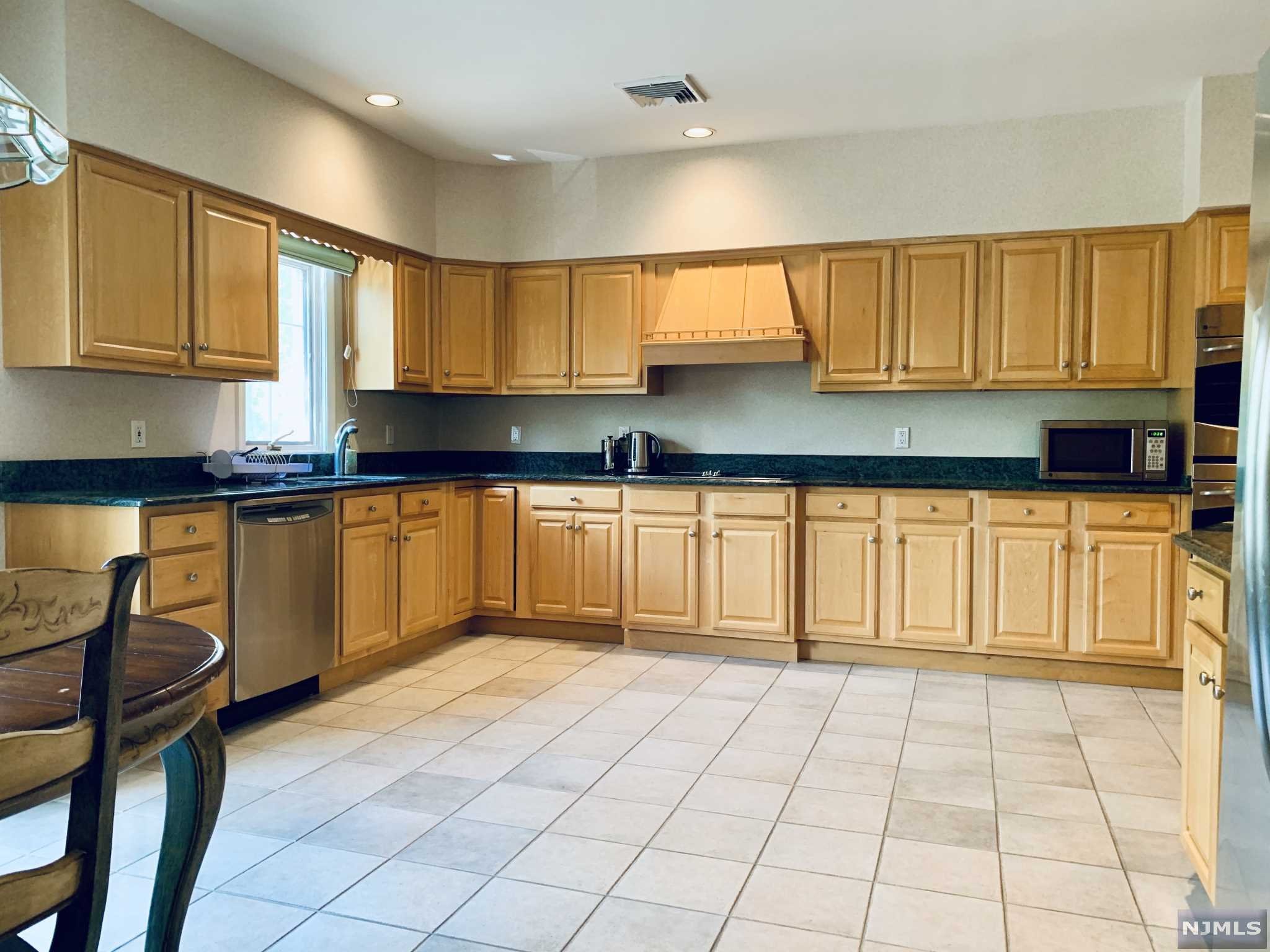 7 Windsor, Saddle River, NJ 07458 Listing Photo  6