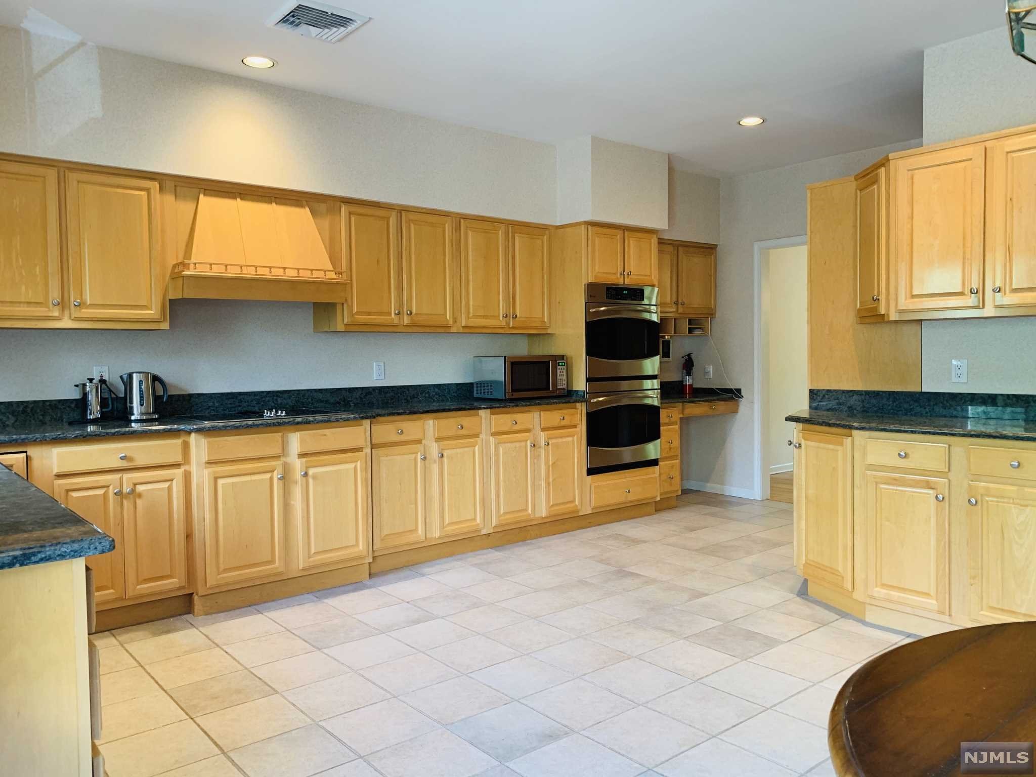 7 Windsor, Saddle River, NJ 07458 Listing Photo  7