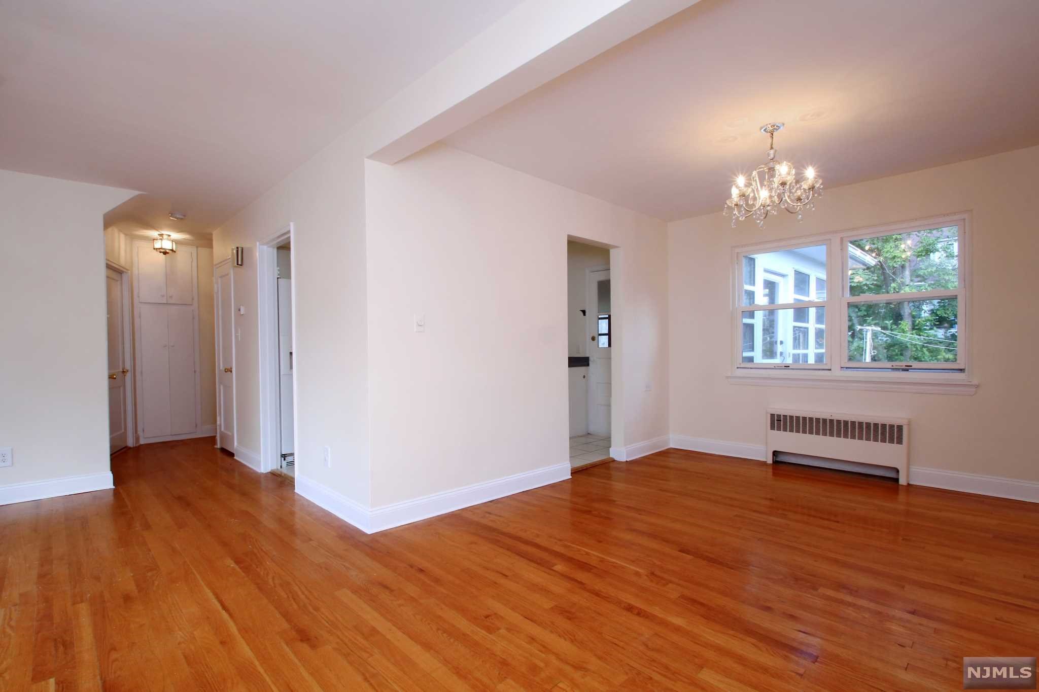 31-11 Grunstra, Fair Lawn, NJ 07410 Listing Photo  4