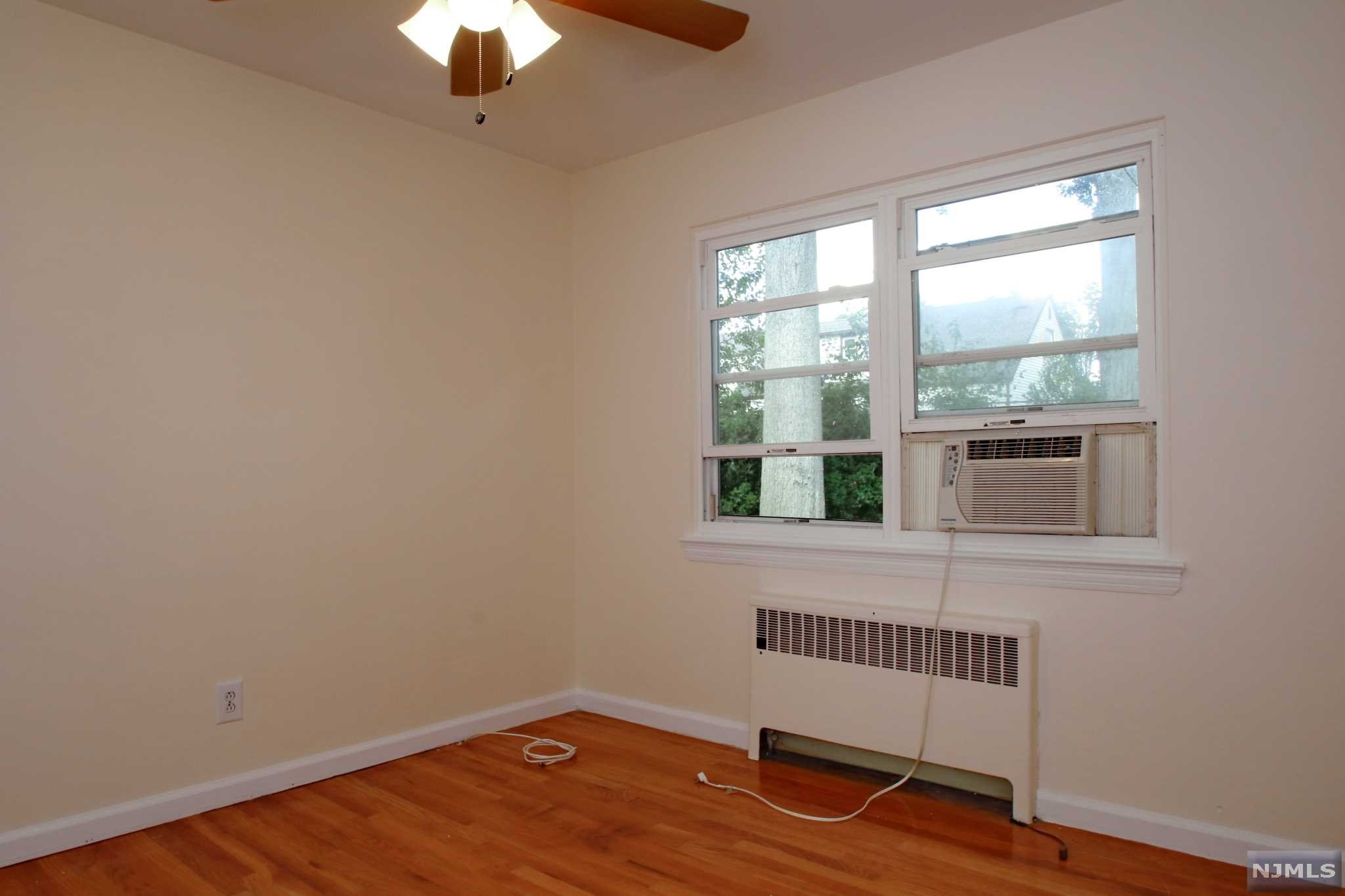31-11 Grunstra, Fair Lawn, NJ 07410 Listing Photo  5