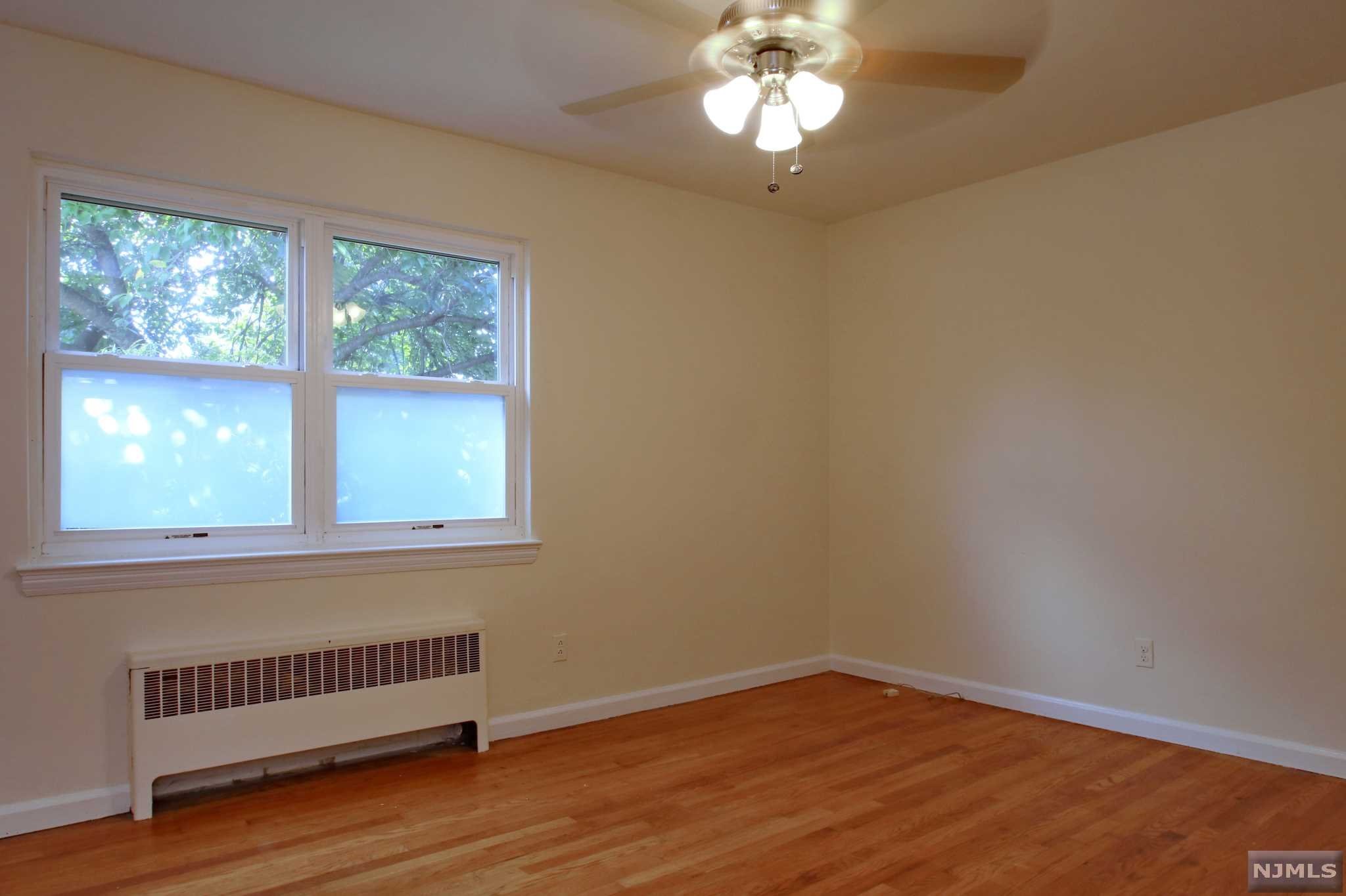 31-11 Grunstra, Fair Lawn, NJ 07410 Listing Photo  6