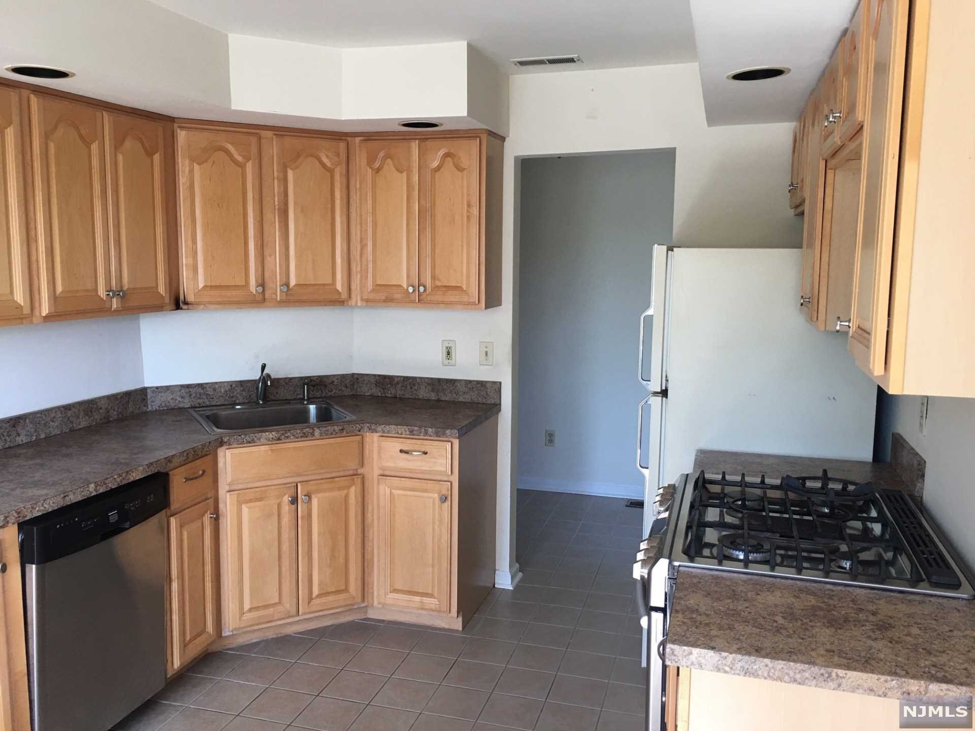 Homes for sale in Ramsey, NJ | 800 Newport Dr, Ramsey, NJ 07446 | MLS# 22027462