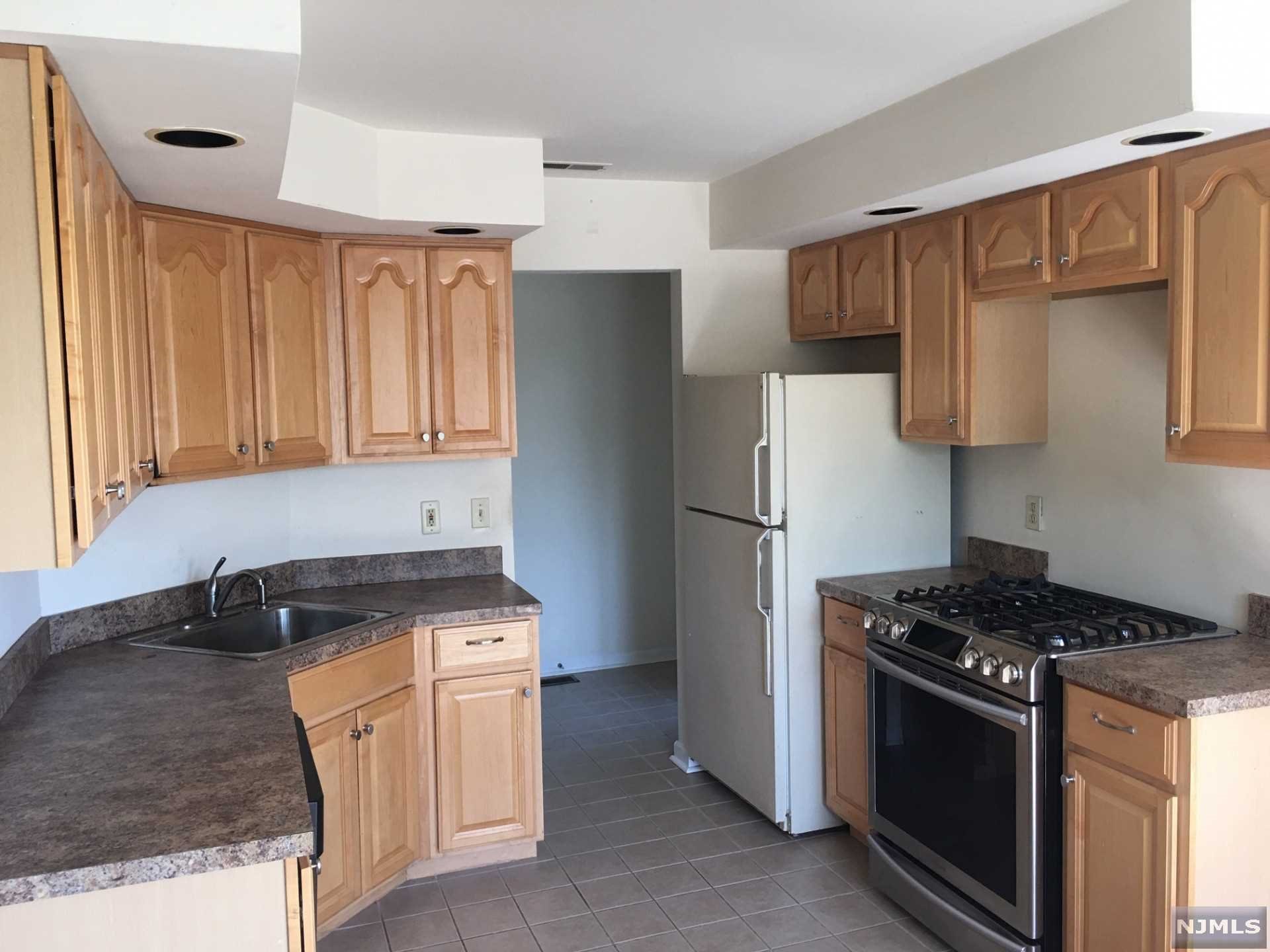 Homes for sale in Ramsey, NJ | 800 Newport Dr, Ramsey, NJ 07446 | MLS# 22027462