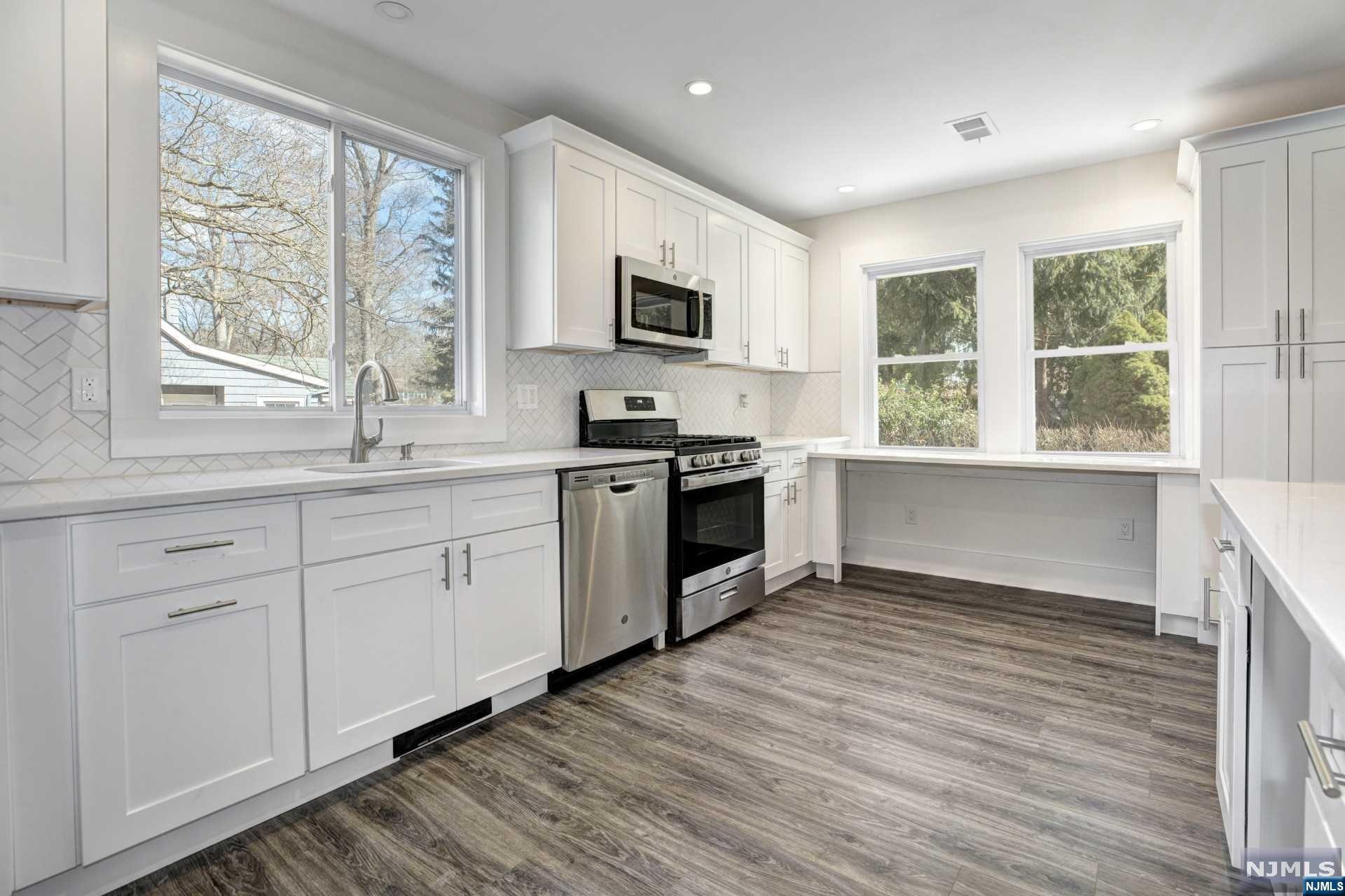 Homes for sale in Mahwah, NJ | 22 Maysenger Rd, Mahwah, NJ 07430 | MLS# 22038008