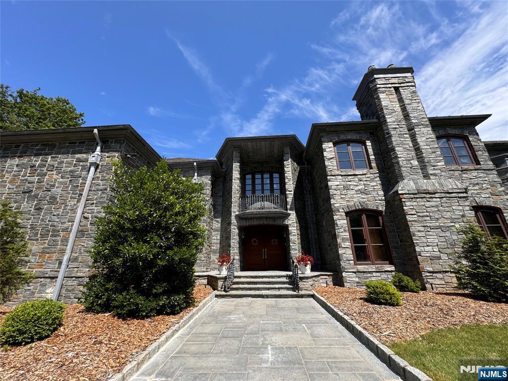 Homes for sale in Saddle River, NJ | 64 Stony Ridge Rd, Saddle River, NJ 07458 | MLS# 22039212