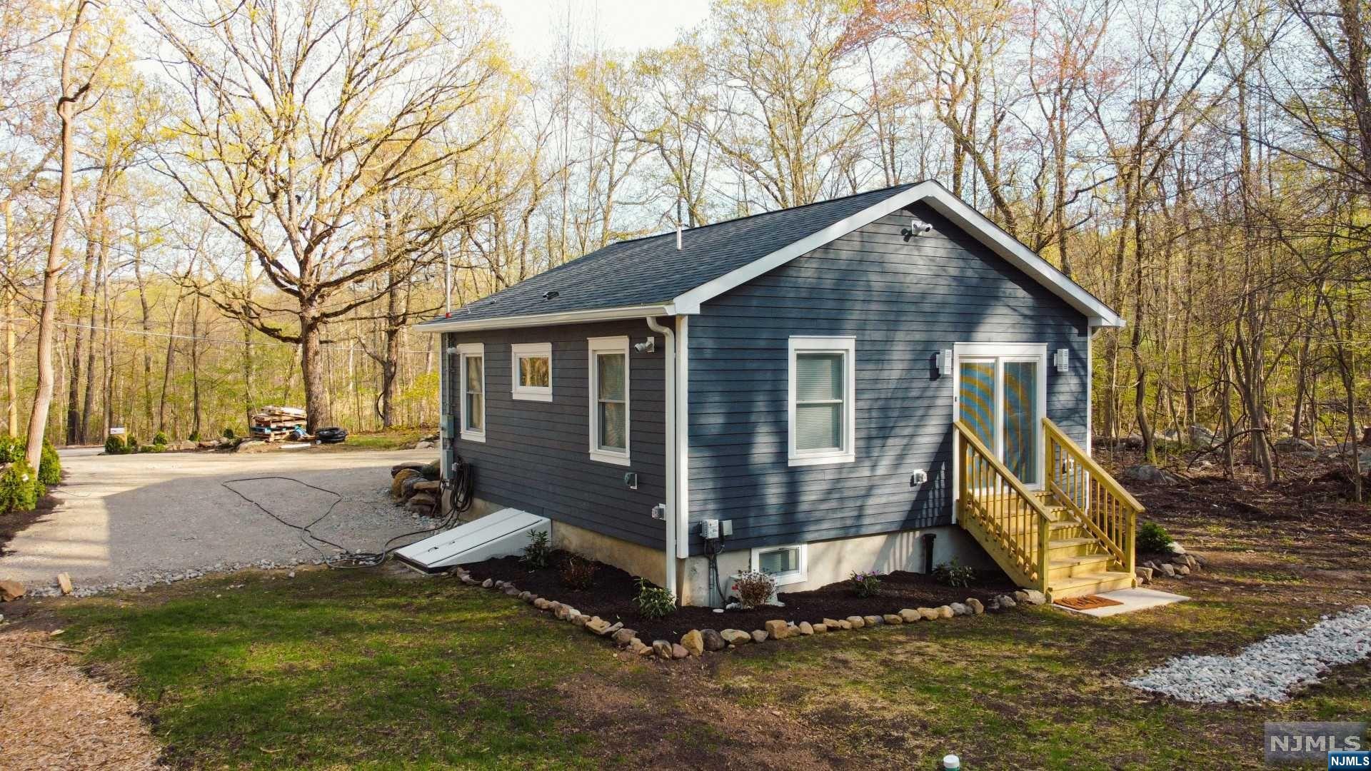 Homes for sale in Mahwah, NJ | 6 Stag Hill Rd, Mahwah, NJ 07430 | MLS# 23014426