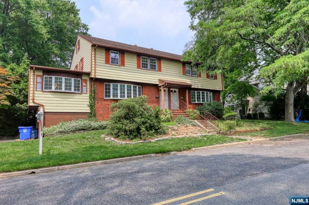 >>>>Contact: Listing agent Anat Eisenberg @ 201.341.4765 eisenberganat@gmail.com>Contact: Listing agent Anat Eisenberg @ 201.341.4765 eisenberganat@gmail.com
Renovated 3-bdr, 2.5 bath specious apartment, FLR, FDR, Large FMR with access to Deck, new kitchen, new roof, new A/C, new furnace, these are only part of the most recent improvements completed in 2012. Master bedroom has its own bath, side yard accessible through the deck. Located in downtown Tenafly, walking distance to pediatrics, bus to NYC, downtown cafes, etc. A pleasure to show.
>>>>Contact: Listing agent Anat Eisenberg @ 201.341.4765 eisenberganat@gmail.com<<<<