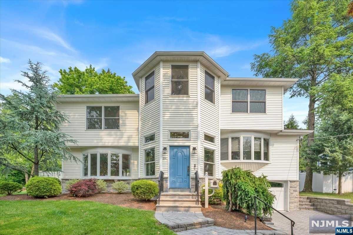 MLS Number 23017137 - 5 bed,3 bath, Residential Property for $1,049,000 ...