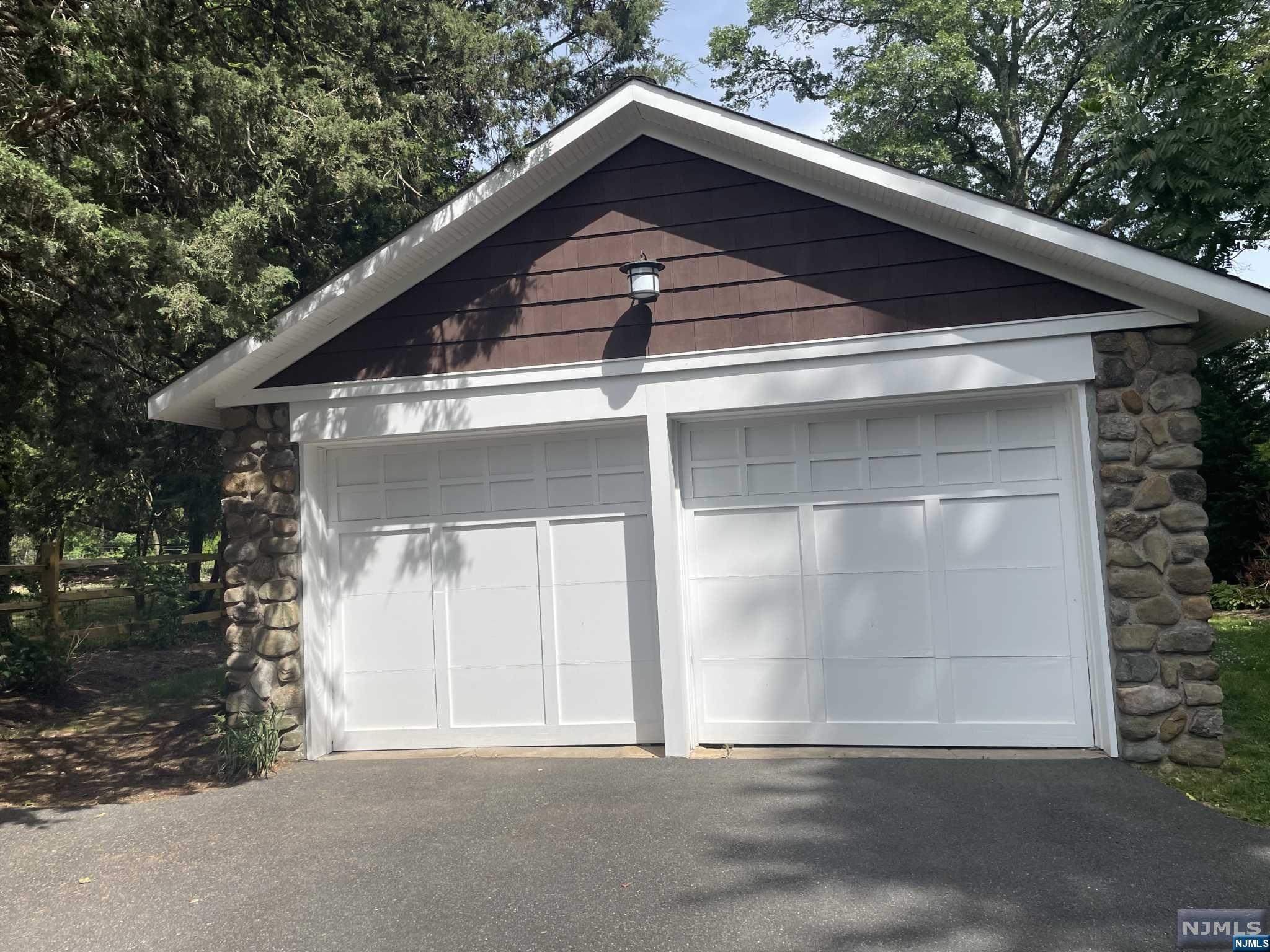 138 Chestnut Ridge, Saddle River, NJ 07458 Listing Photo  18