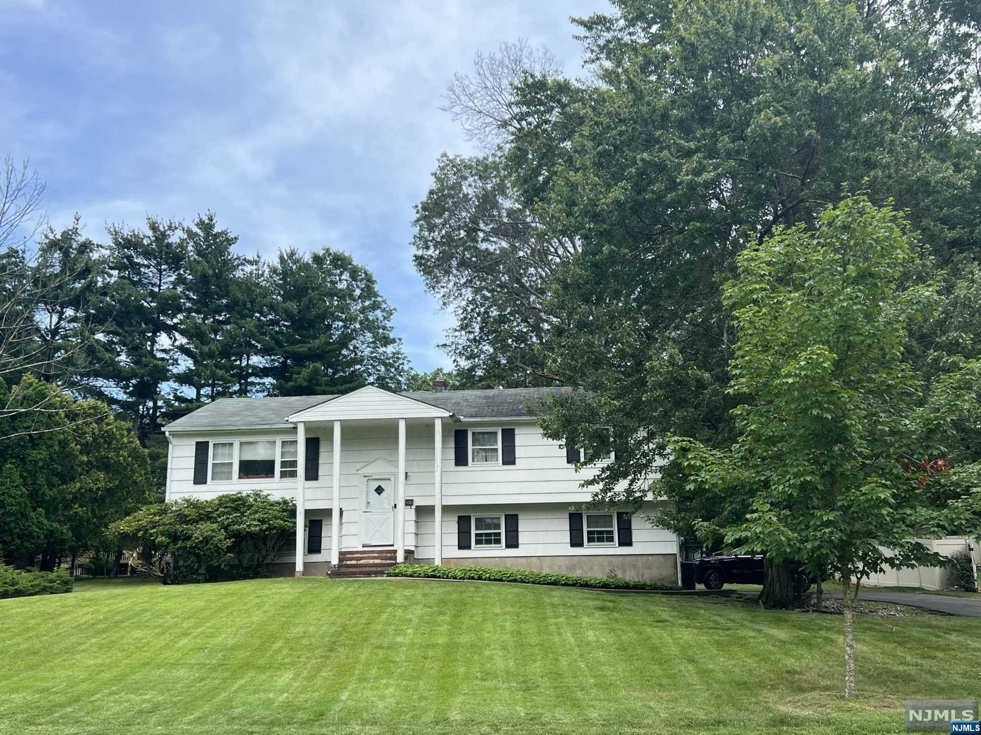 Homes for sale in Livingston, NJ | 3 Thurston Dr, Livingston, NJ 07039 | MLS# 23021923