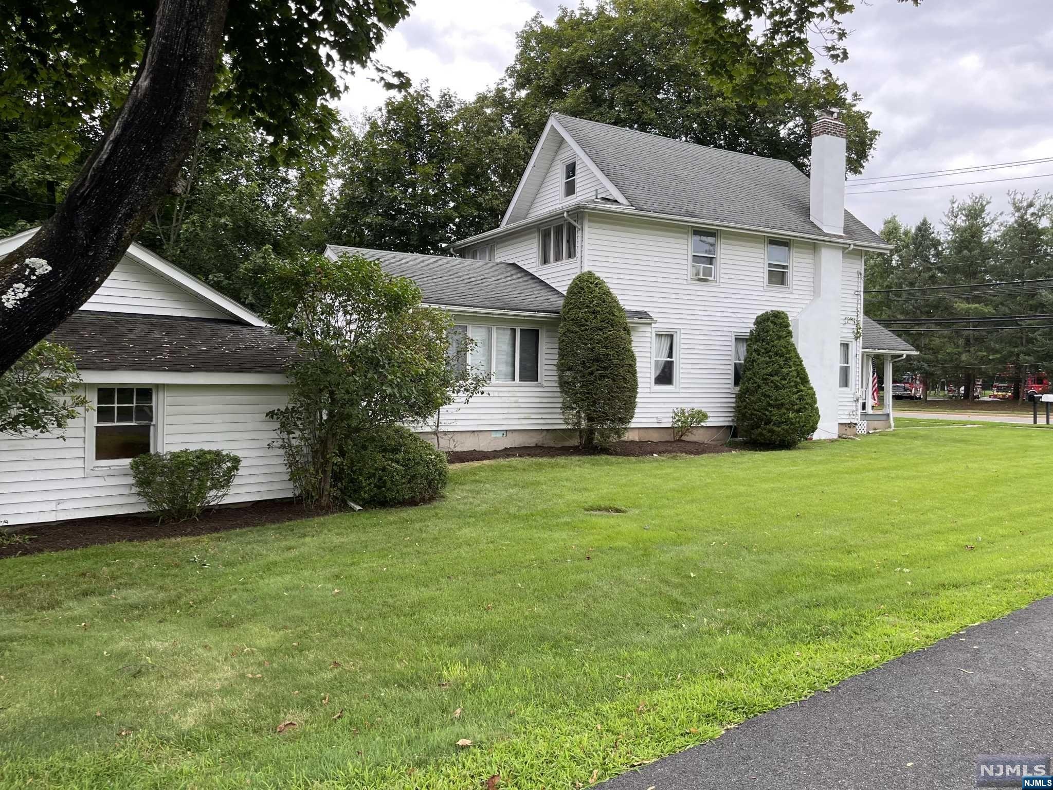 96 E Allendale, Saddle River, NJ 07458 Listing Photo  1