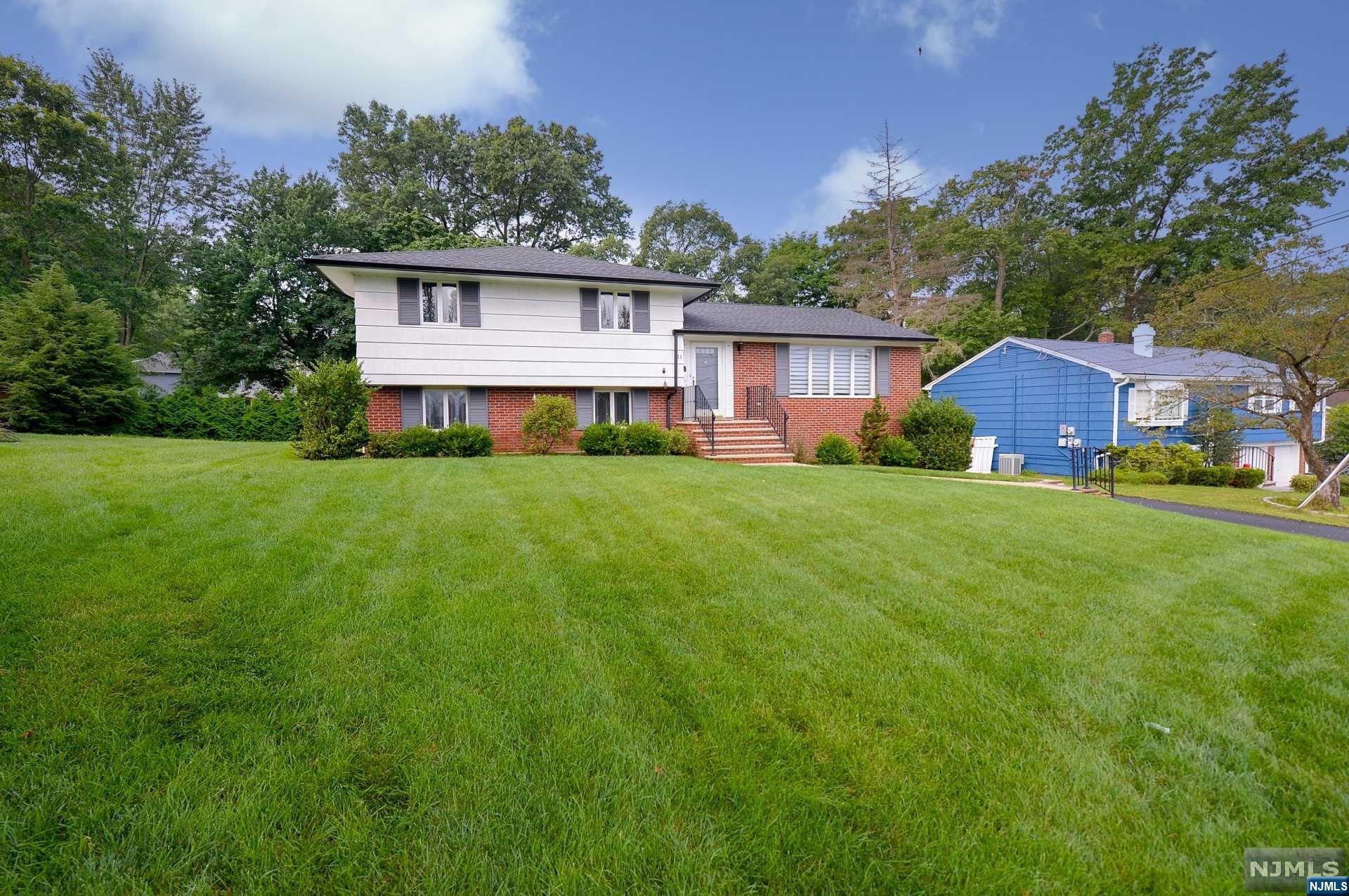 Homes for sale in Little Falls, NJ | 11 De Young Dr, Little Falls, NJ 07424 | MLS# 23024633