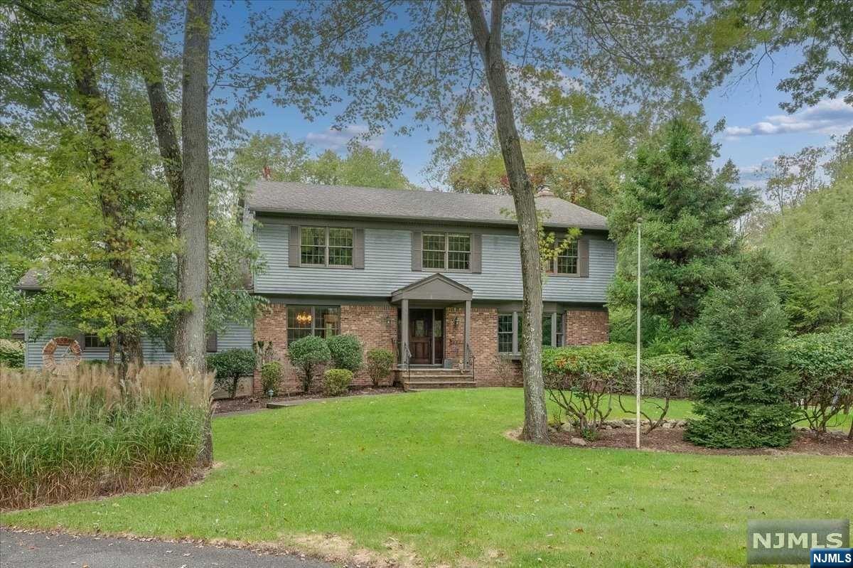MLS Number 23027910 5 bed 4 bath Residential Property for $989 000