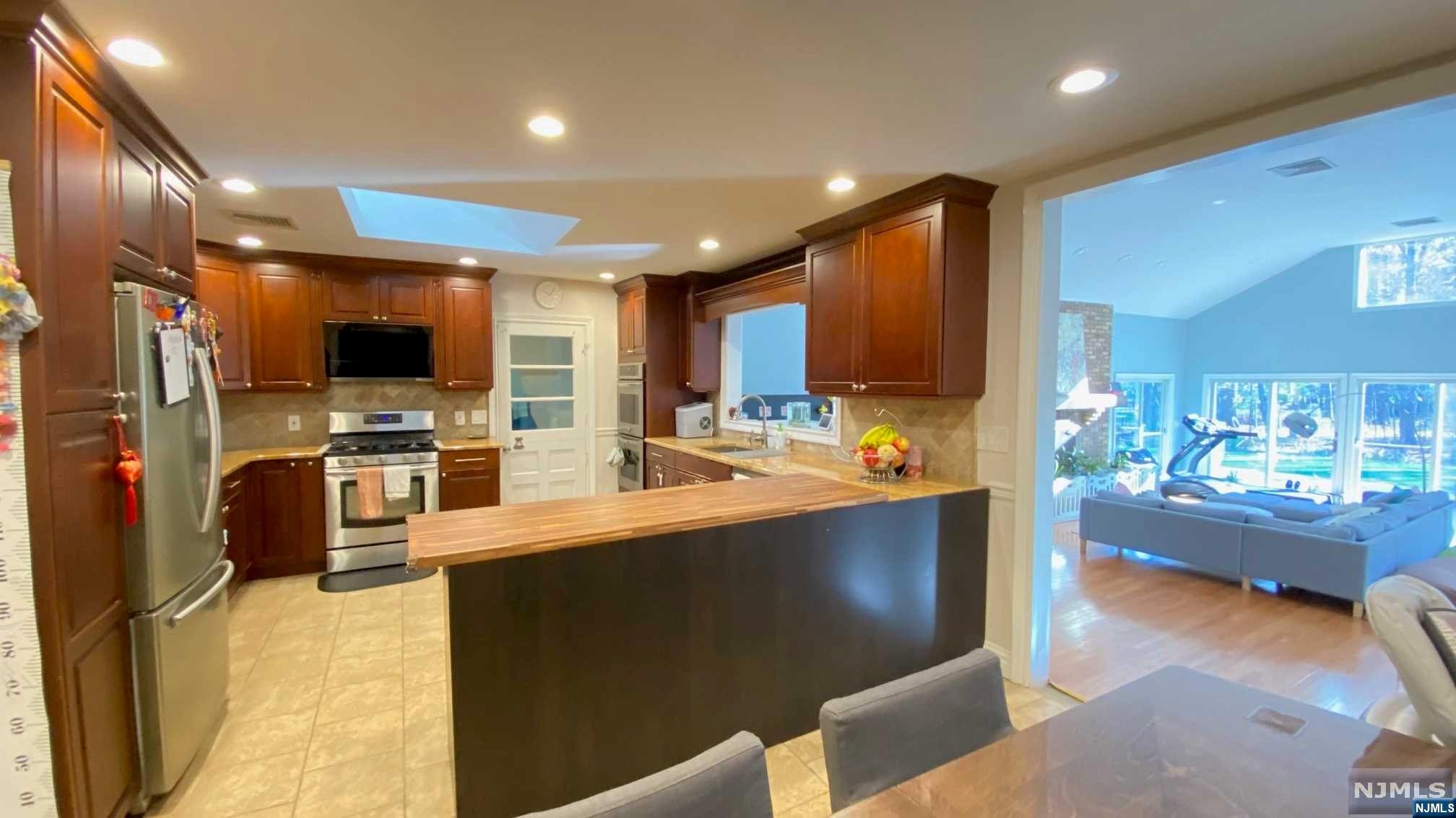102 W Saddle River, Saddle River, NJ 07458 Listing Photo  1