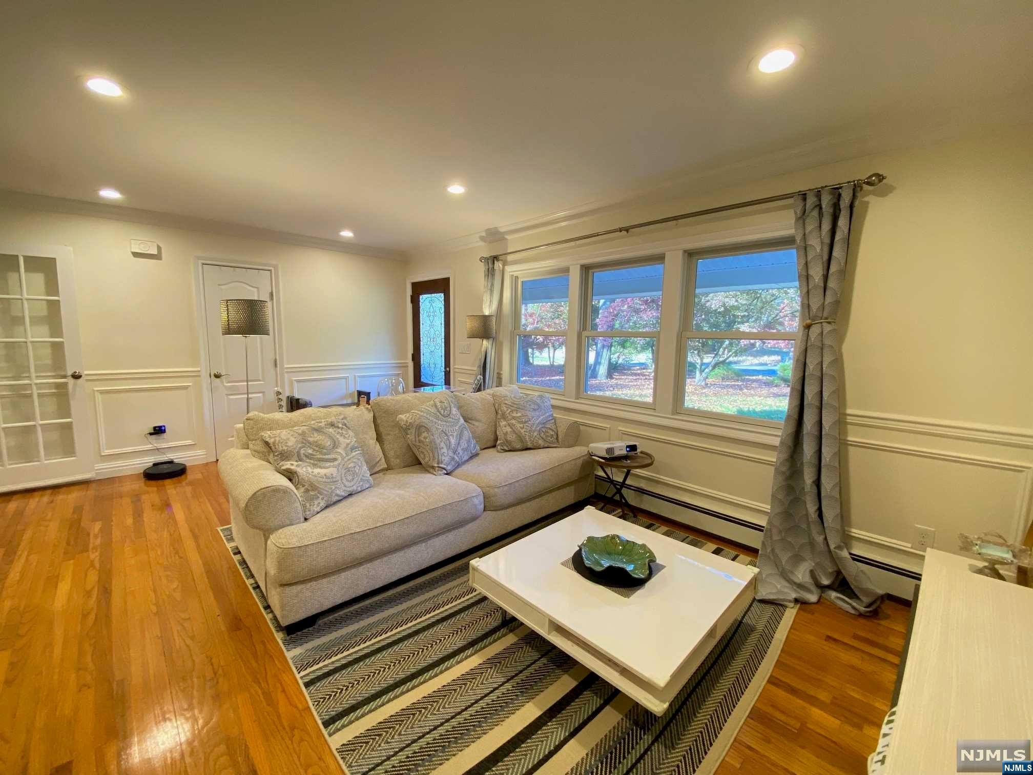 102 W Saddle River, Saddle River, NJ 07458 Listing Photo  12