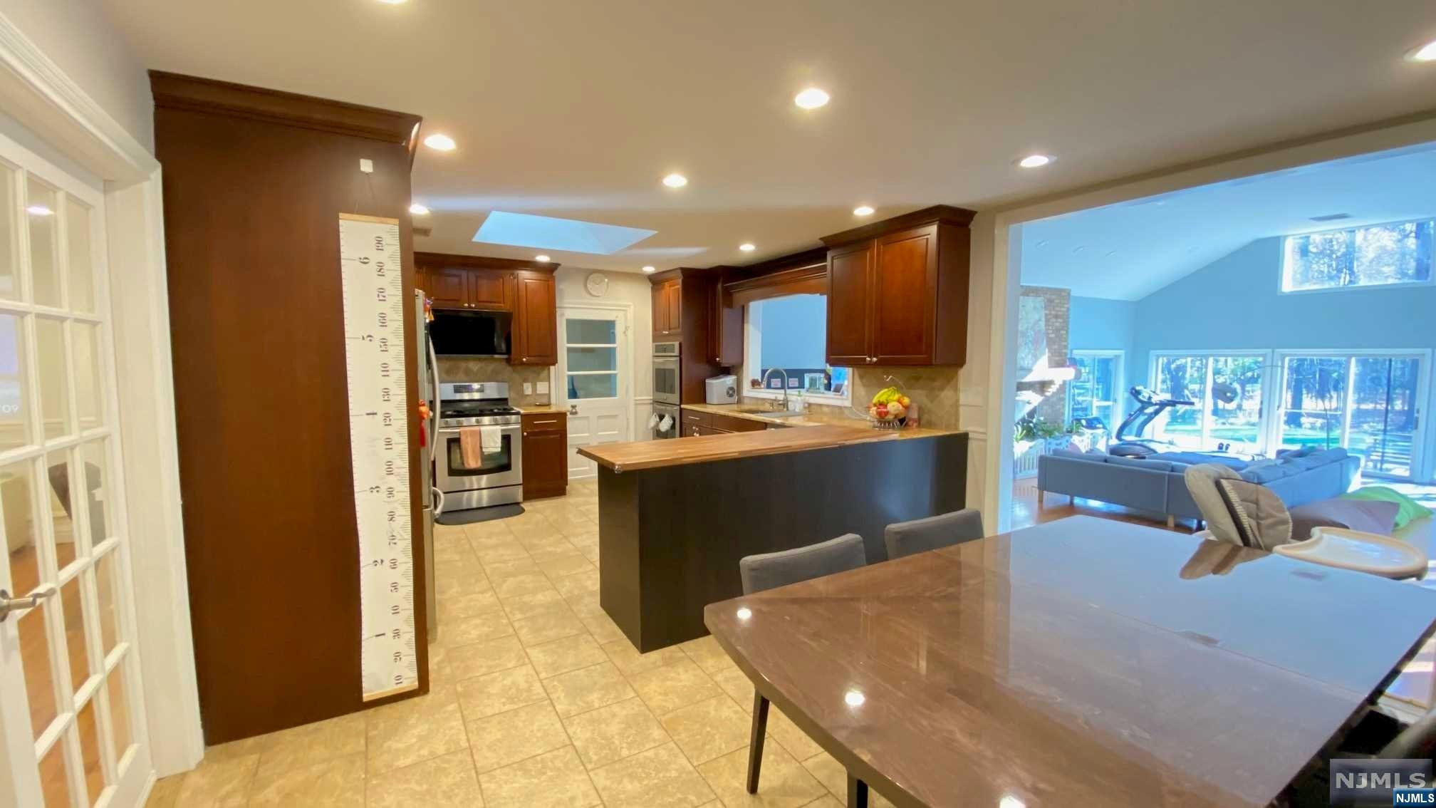 102 W Saddle River, Saddle River, NJ 07458 Listing Photo  14