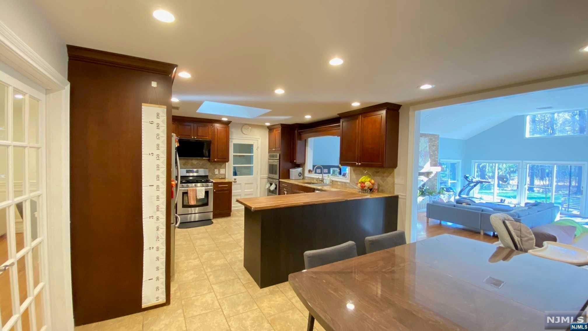102 W Saddle River, Saddle River, NJ 07458 Listing Photo  15