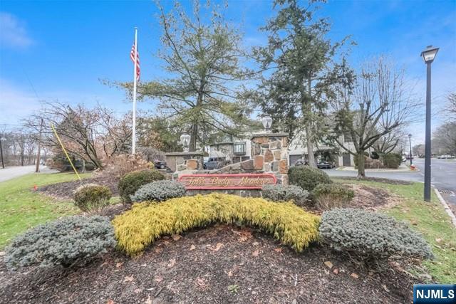 Homes for sale in Totowa, NJ | 10 Fallsbridge Dr, Totowa, NJ 07512 | MLS# 24003166