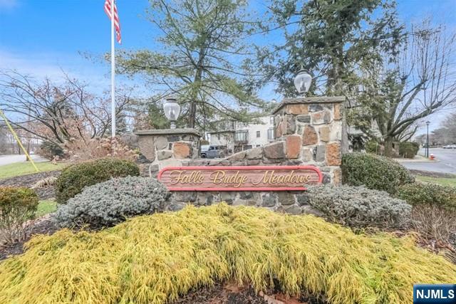 Homes for sale in Totowa, NJ | 10 Fallsbridge Dr, Totowa, NJ 07512 | MLS# 24003166