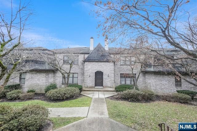 Homes for sale in Totowa, NJ | 10 Fallsbridge Dr, Totowa, NJ 07512 | MLS# 24003166