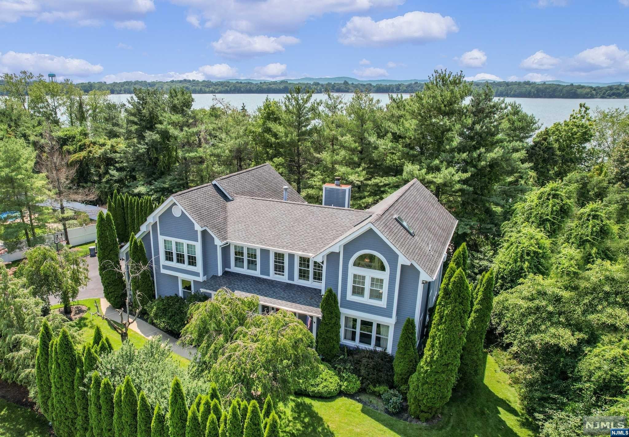 mls-number-24005243-5-bed-3-bath-residential-property-for-1-243-500