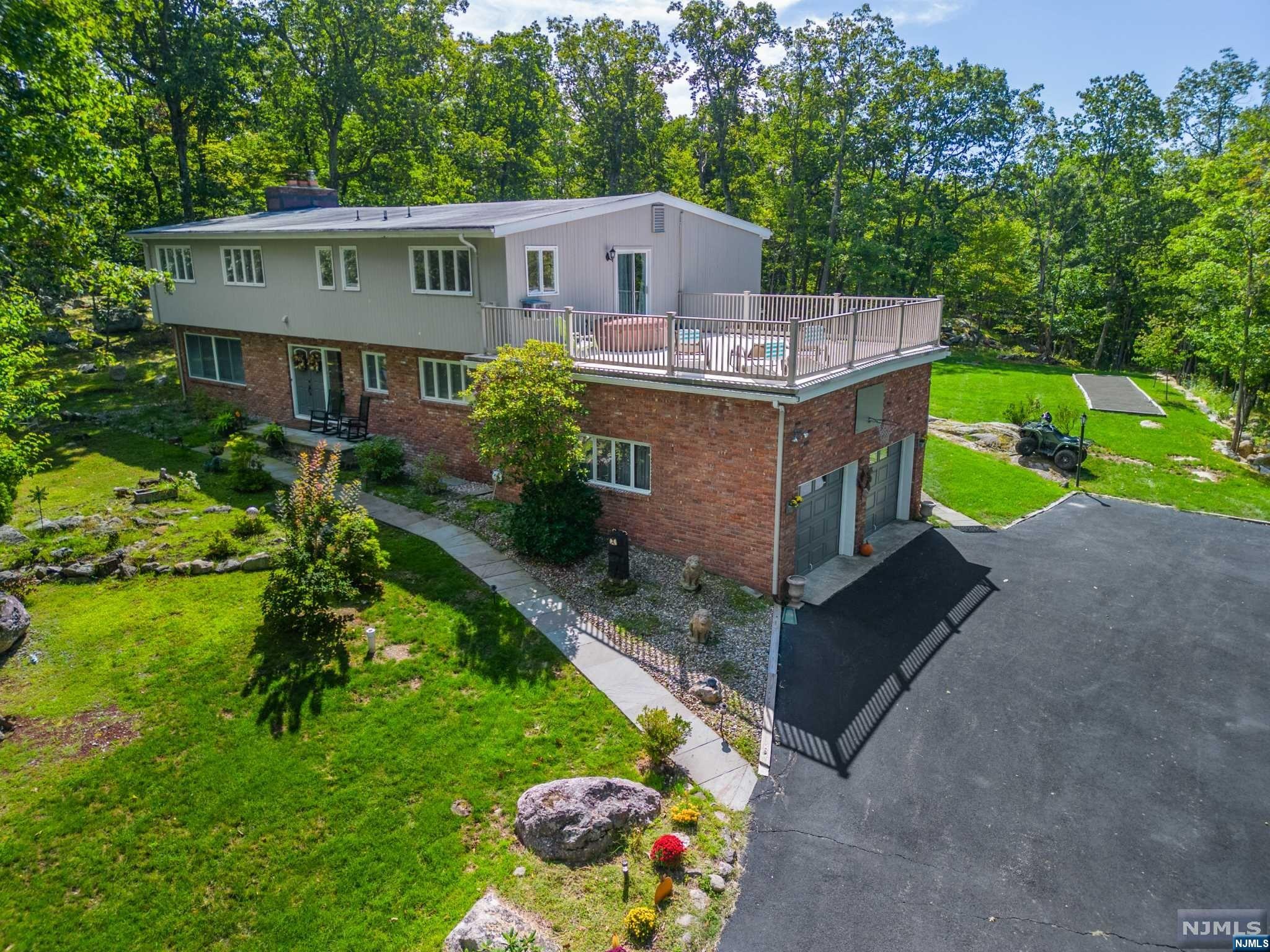 21 Beechwood Lane, Kinnelon Borough, NJ 07405 Listing Photo  0