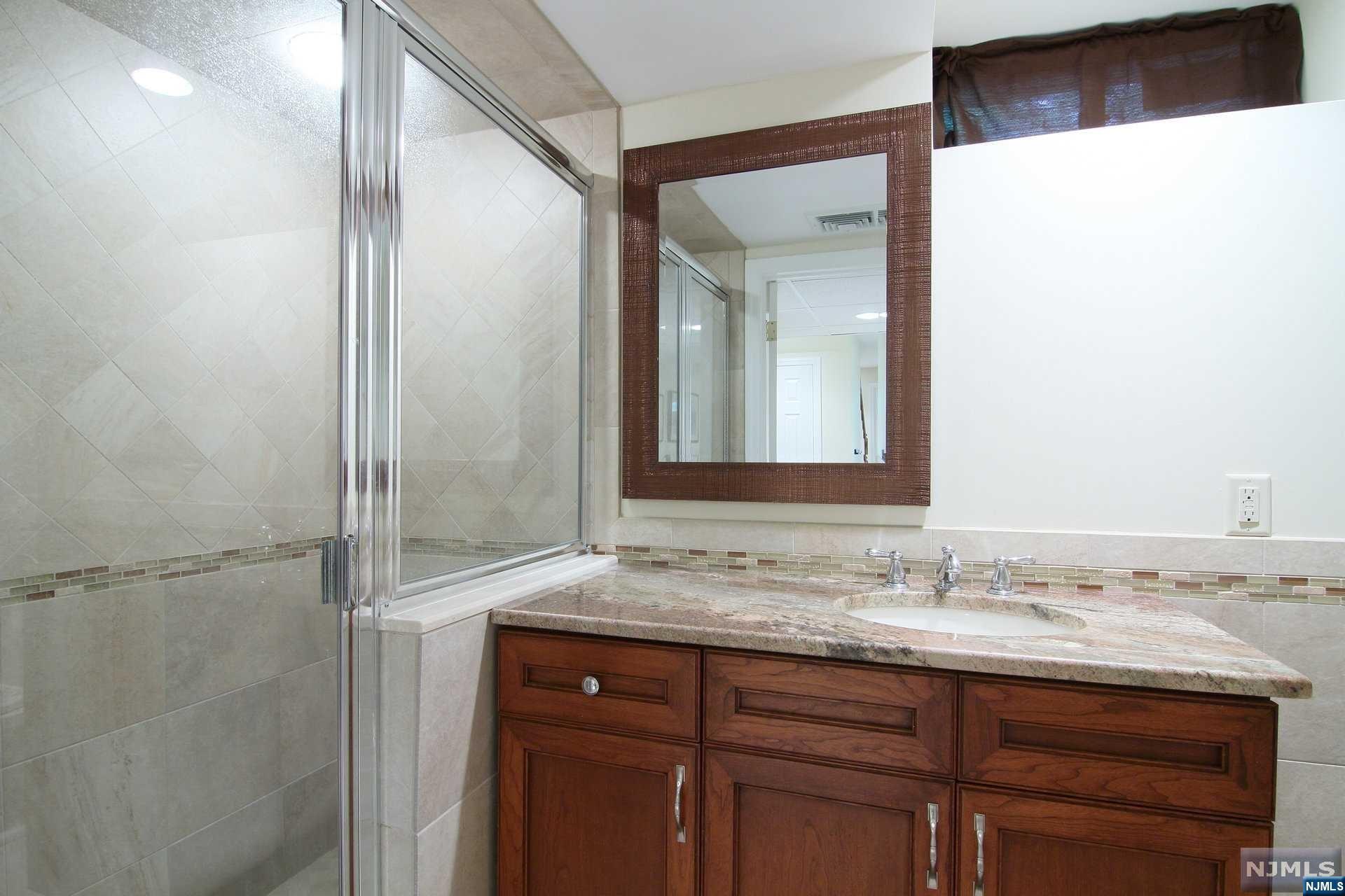 22 Overlook, Saddle River, NJ 07458 Listing Photo  12