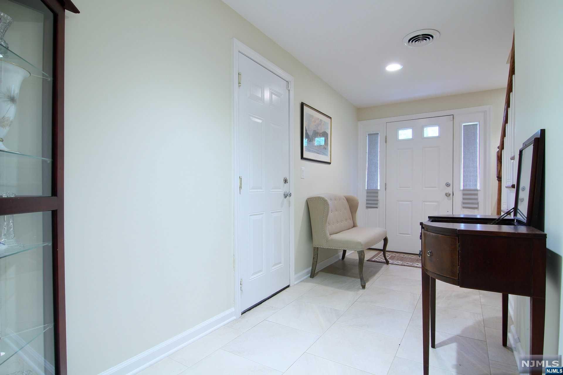 22 Overlook, Saddle River, NJ 07458 Listing Photo  14