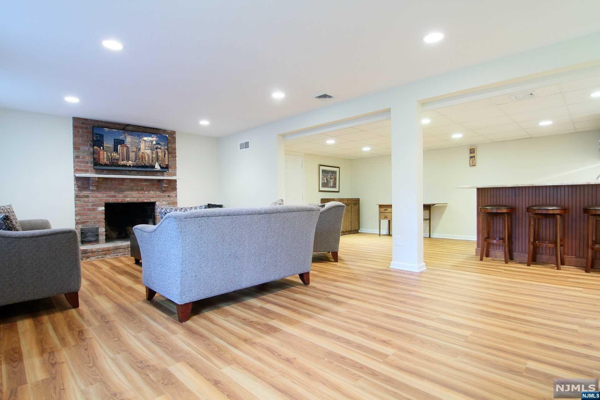 22 Overlook, Saddle River, NJ 07458 Listing Photo  15