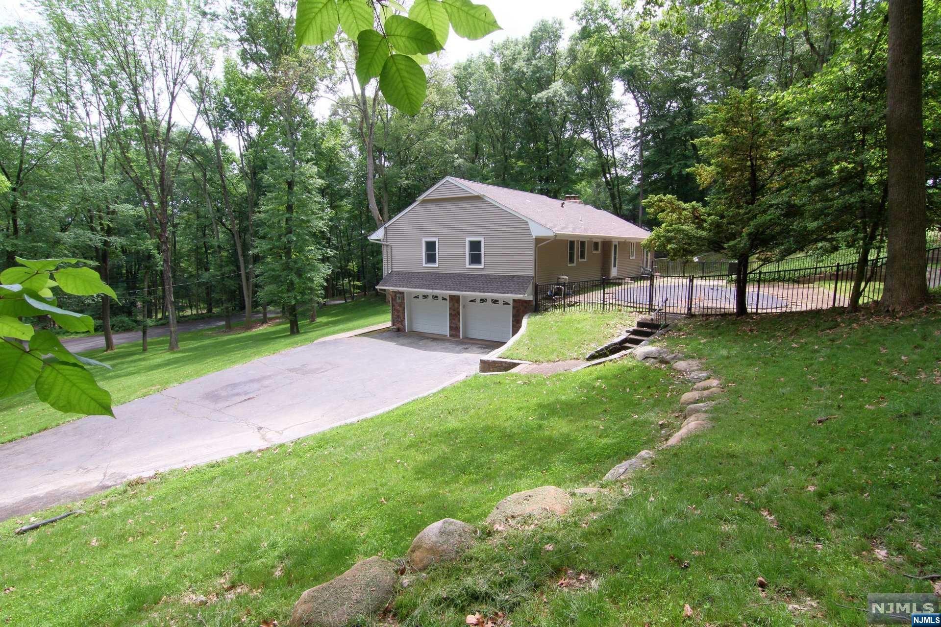 22 Overlook, Saddle River, NJ 07458 Listing Photo  17