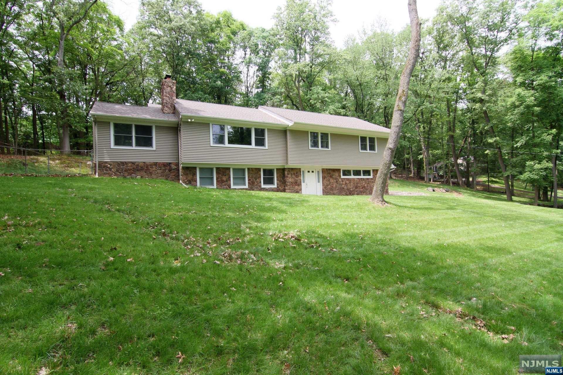 22 Overlook, Saddle River, NJ 07458 Listing Photo  18