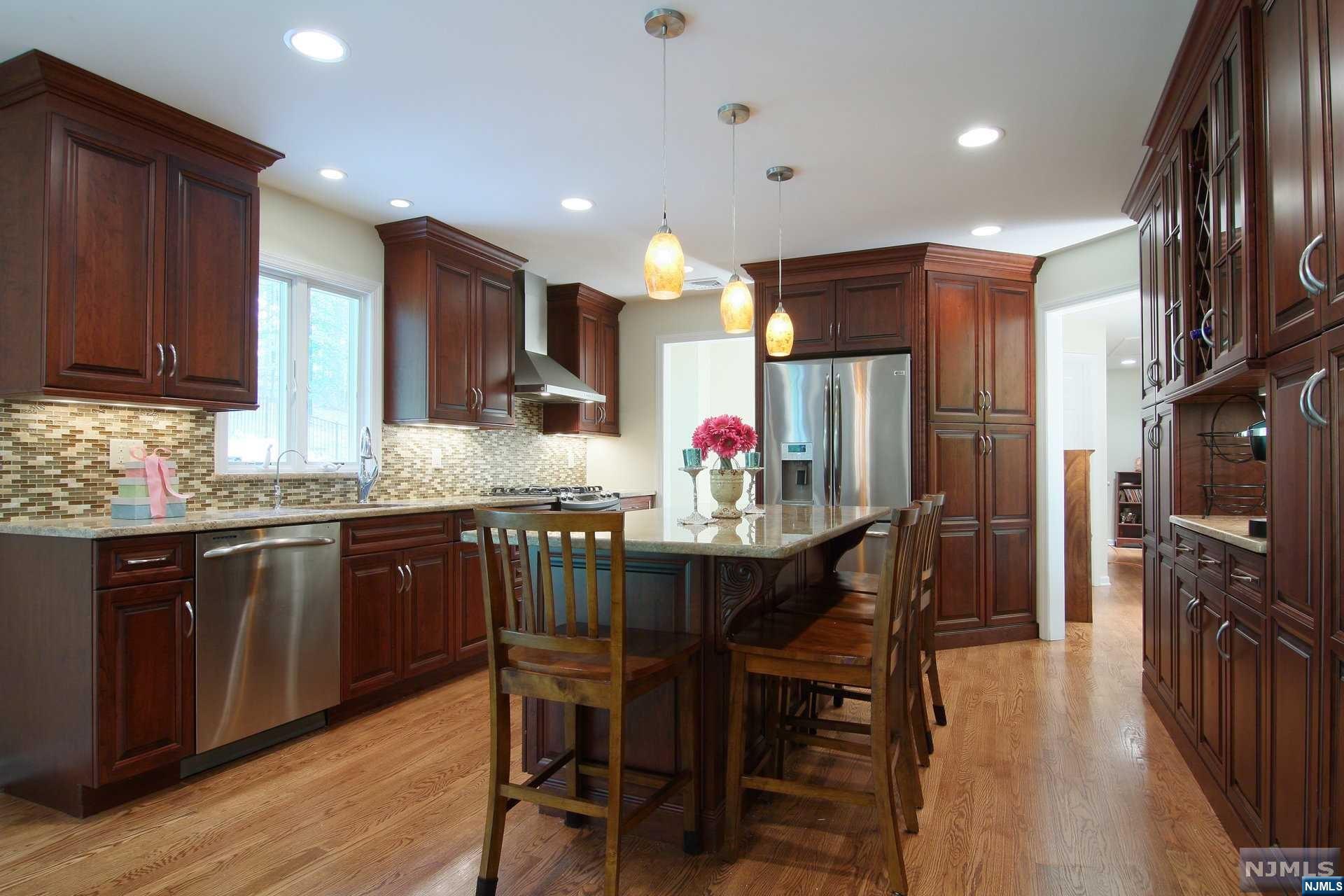 22 Overlook, Saddle River, NJ 07458 Listing Photo  2
