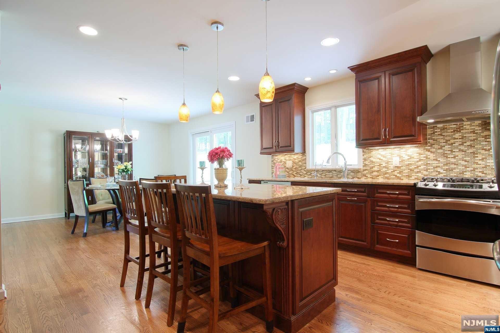 22 Overlook, Saddle River, NJ 07458 Listing Photo  3