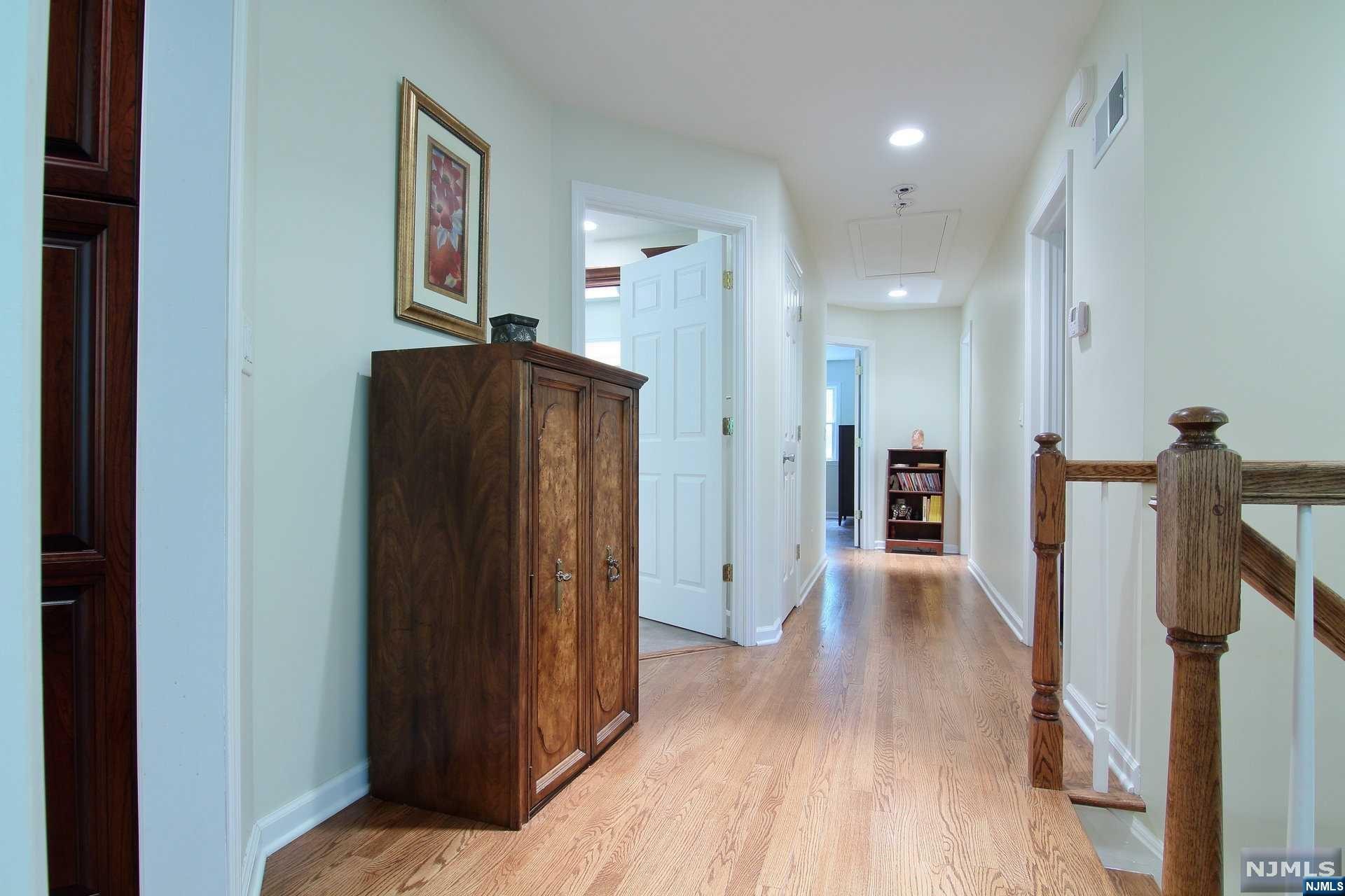 22 Overlook, Saddle River, NJ 07458 Listing Photo  7
