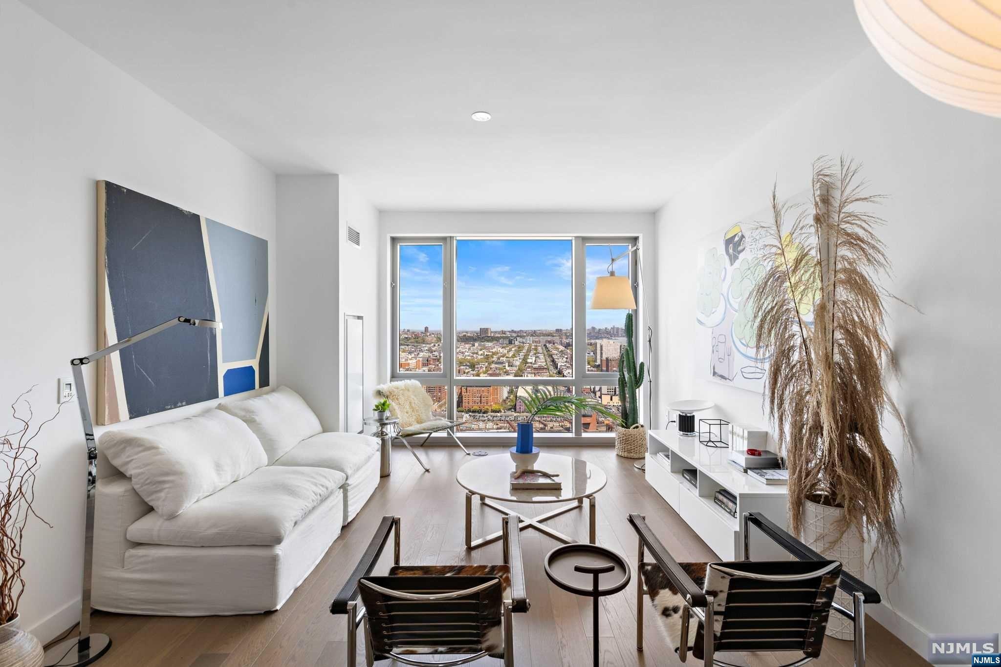 $1,495,000 Condo