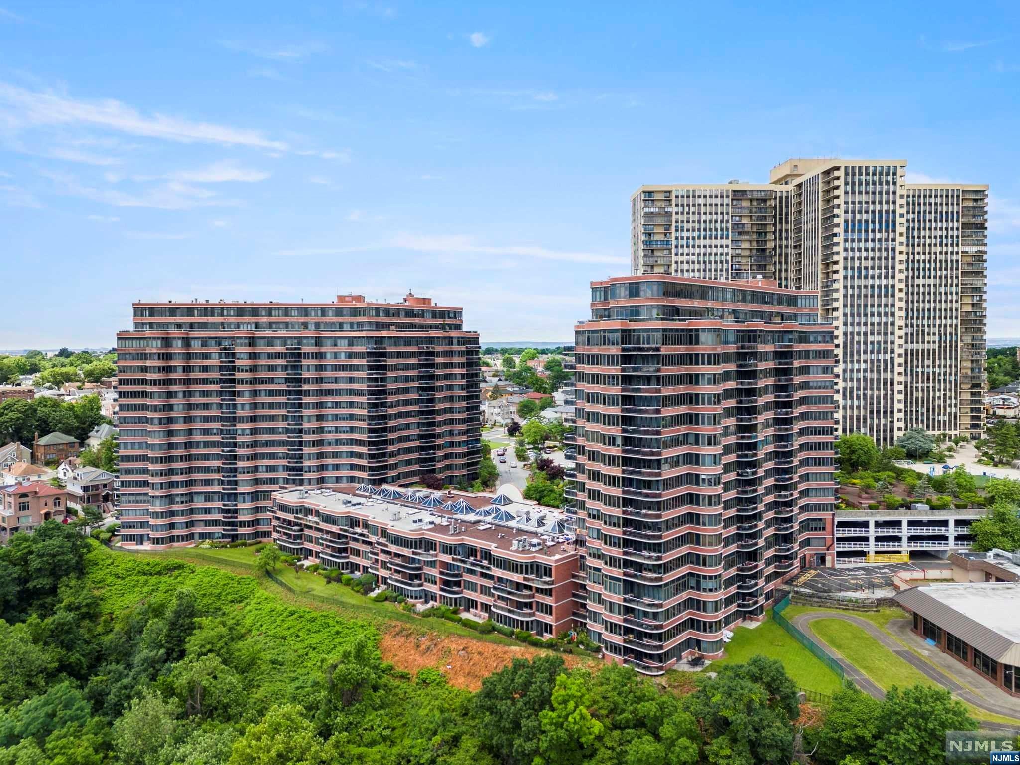 LOCATED IN THE PRESTIGIOUS CARLYLE TOWERS, THE MOST DESIRABLE K-LINE CORNER DELUXE THREE BEDROOM,THREE FULL BATH APARTMENT (ONLY ONE 3 BEDROOM APT ON EACH FLOOR) OFFERS INCREDIBLE FULL UNOBSTRUCTED VIEWS OF THE GW BRIDGE , THE NEW YORK CITY SKYLINE, THE HUDSON RIVER ALL THE WAY DOWN TO THE STATUE OF LIBERTY!!! OPEN FLOOR PLAN, 9-FOOT CEILINGS, SPACIOUS KITCHEN, THE LARGE LIVING ROOM SURROUNDED BY RIBBONS OF CEILING HEIGHT WINDOWS-STARING INTO THIS MOST STUNNING VIEW, 2136 INTERIOR SF PLUS A GLASS WALLED RIVERFRONT TERRACE 18'5 X 6'1 . AMENITIES INCLUDE: 24H DOORMAN; CONCIERGE; VALET PARKING;SECURITY; OUTDOOR SWIMMING POOL AND PROMENADE DECK;GYM,PARTY ROOM; LIBRARY; KIDS ROOM;SHUTTLE TO WATERWAY FERRY AND BUS STOP TO NYC.