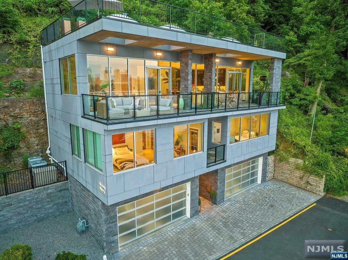 $3,200,000 Contemporary