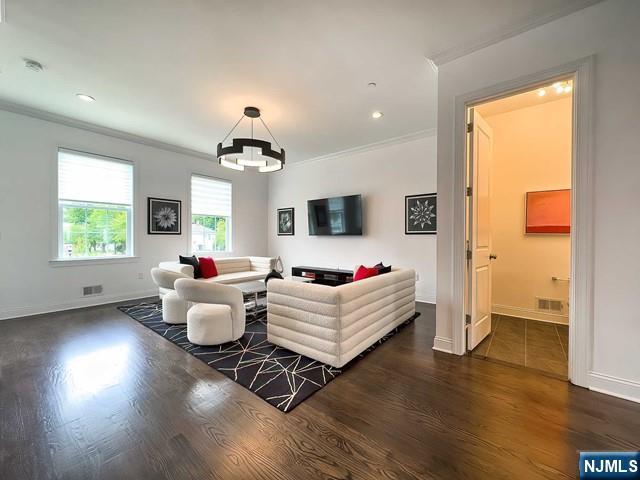 2 Parkside Lane, Teaneck, NJ 07666 Listing Photo  12