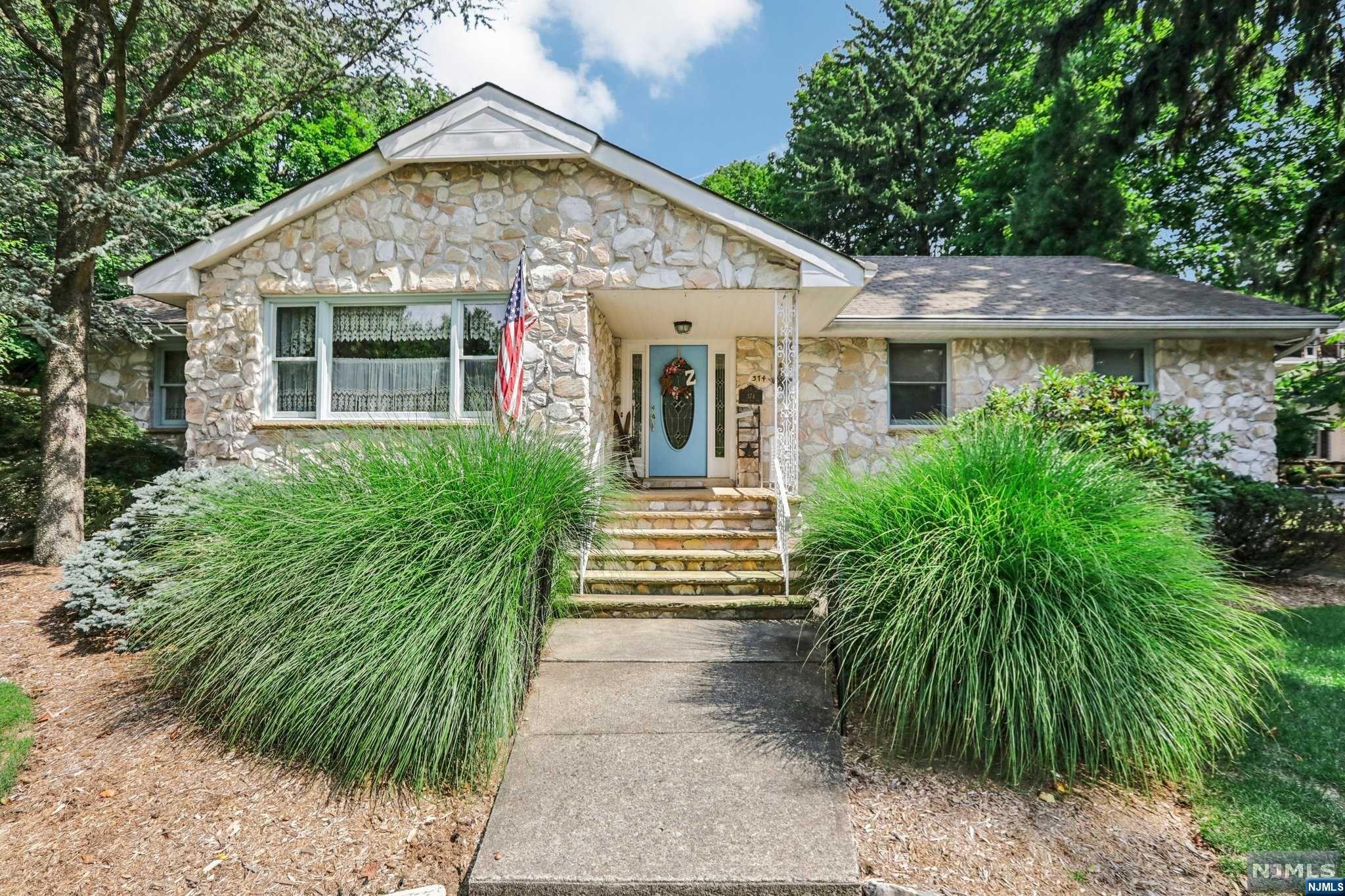 Homes for sale in Wyckoff, NJ | 374 Cedar Hill Ave, Wyckoff, NJ 07481 | MLS# 24025611