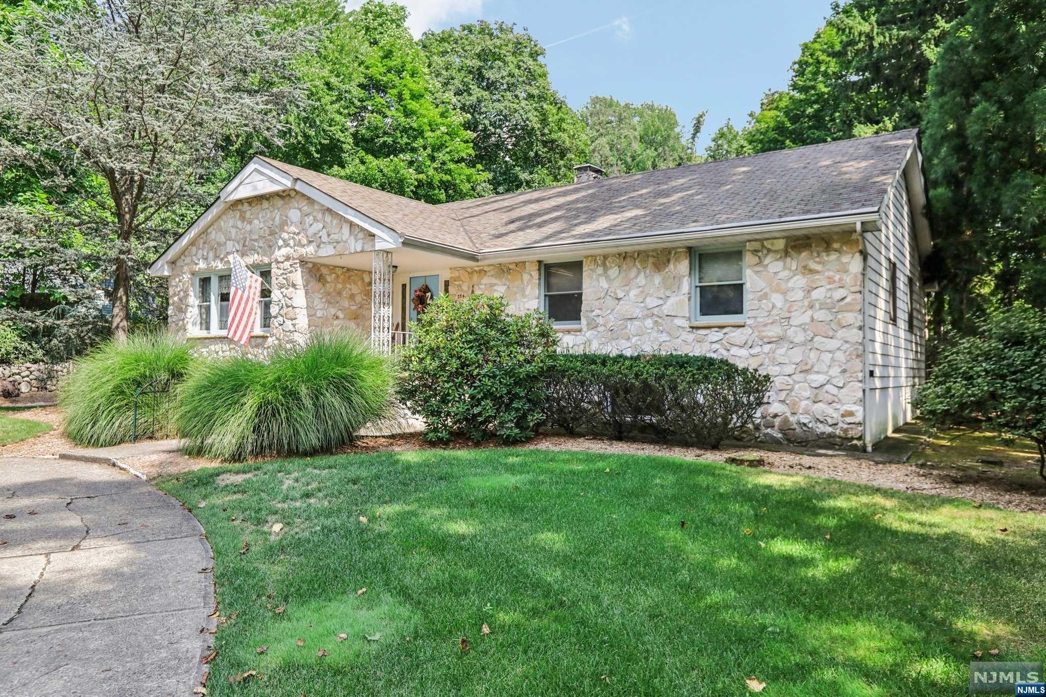 Homes for sale in Wyckoff, NJ | 374 Cedar Hill Ave, Wyckoff, NJ 07481 | MLS# 24025611