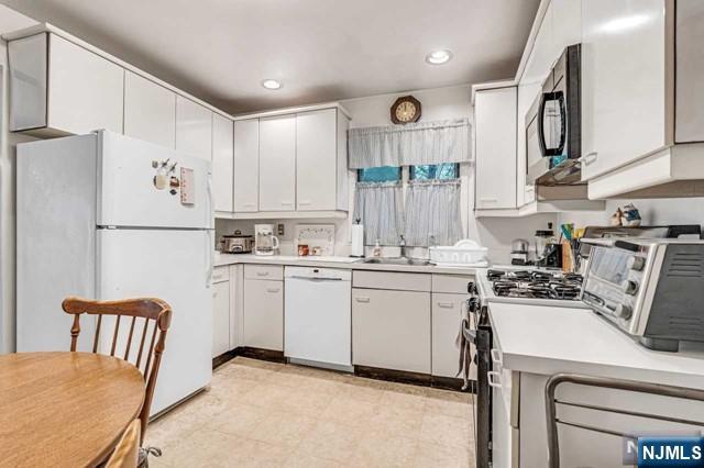 MLS Number 24030905 3 bed 2 bath Condo/Coop/Townhouse Property for