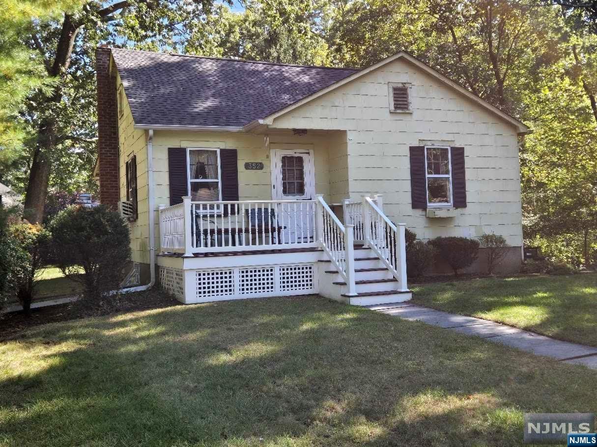 Homes for sale in Wyckoff, NJ | 352 Amherst St, Wyckoff, NJ 07481 | MLS# 24031611