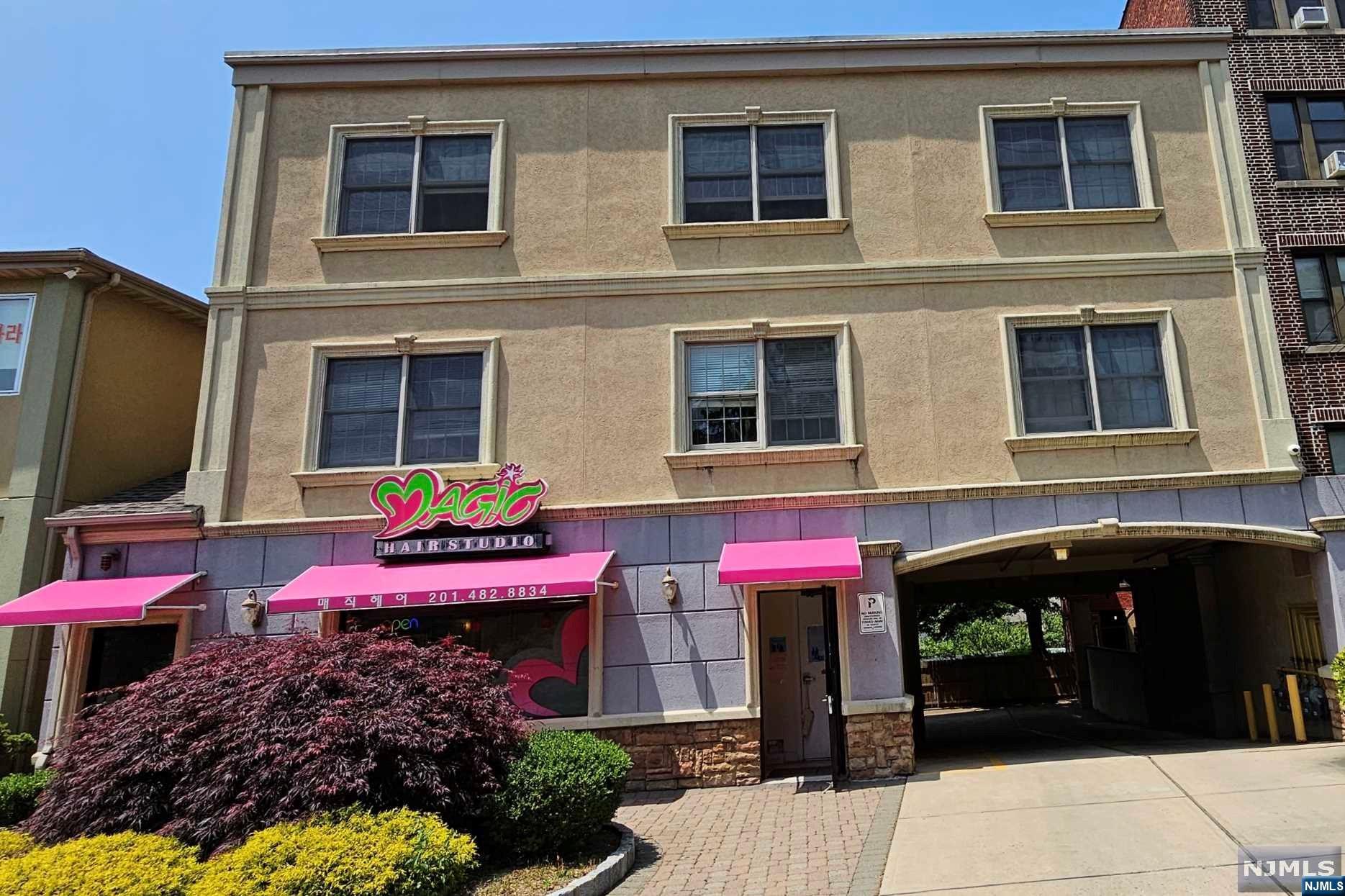 PALISADES PARK Properties