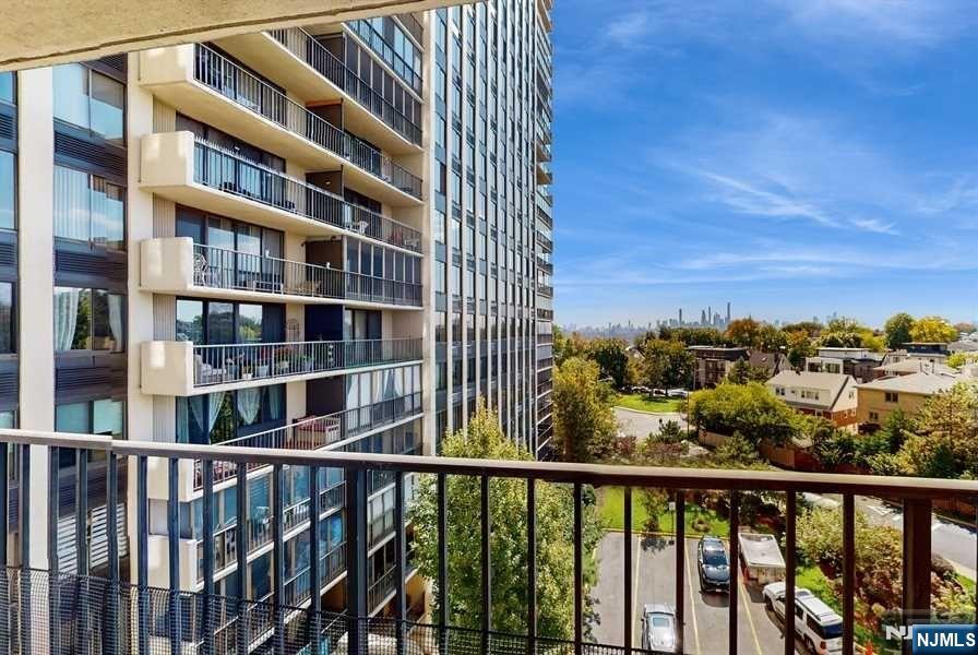 Homes for sale in Cliffside Park, NJ | 200 Winston Dr #418, Cliffside Park, NJ 07010 | MLS# 24035024
