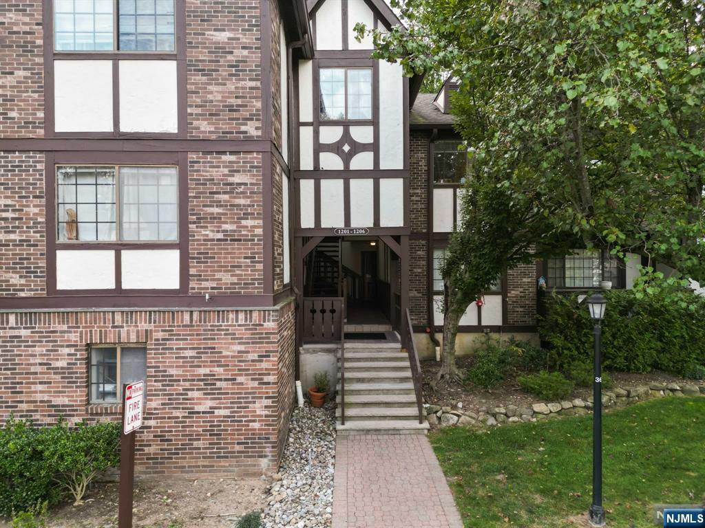 MLS Number 24035713 2 bed 2 bath Condo/Coop/Townhouse Property for